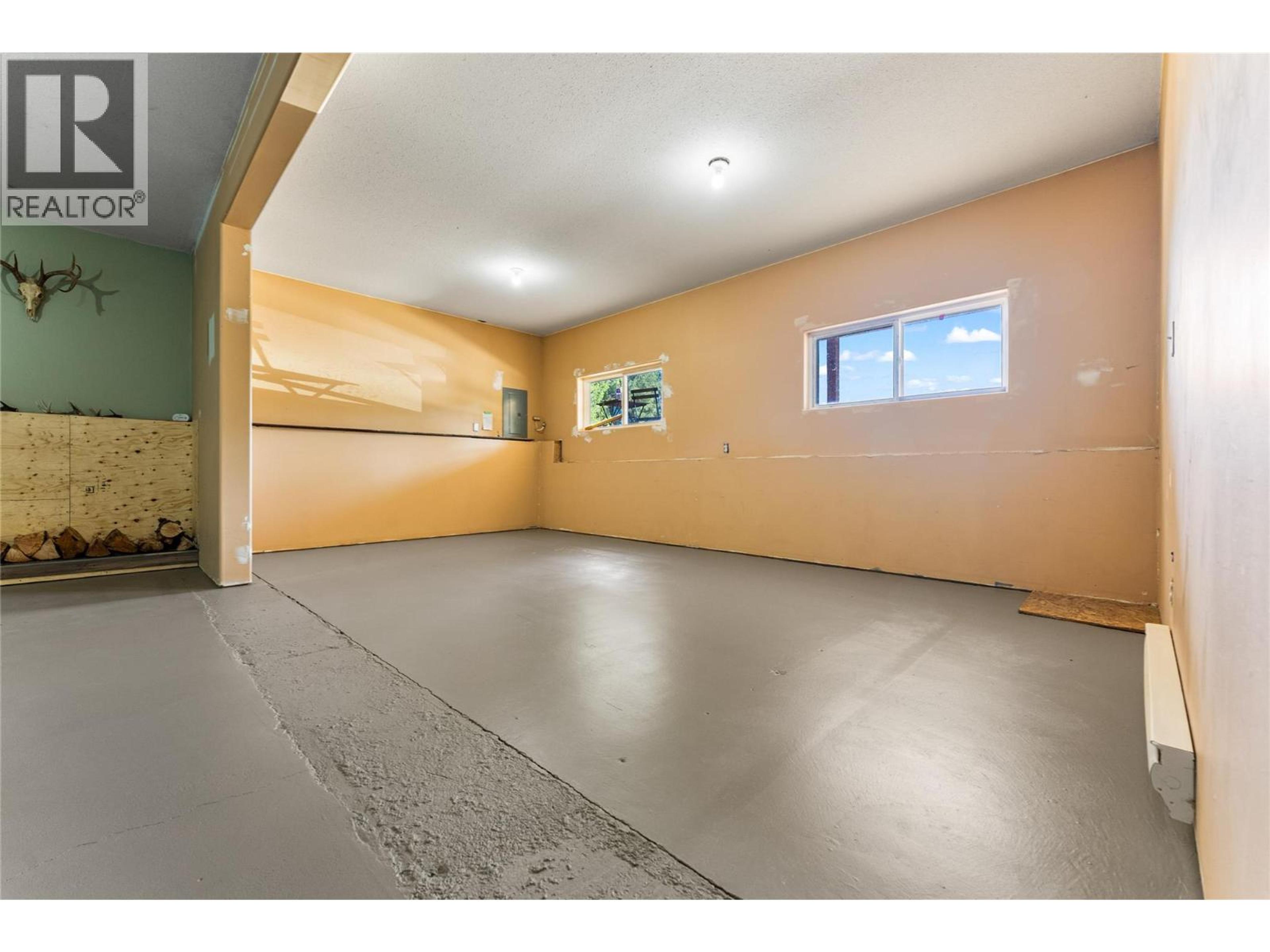 4350 33 HIGHWAY - Image 38