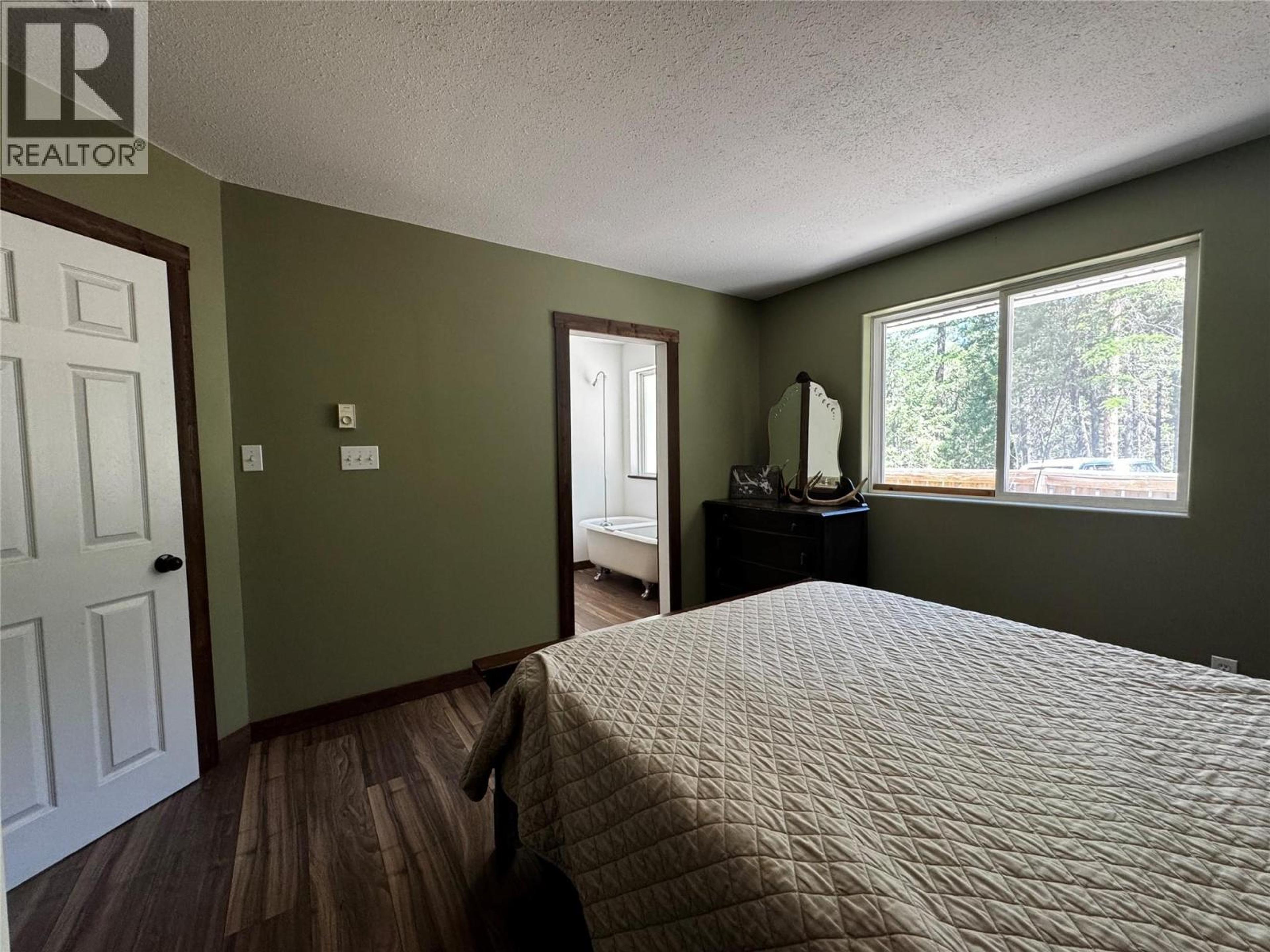 4350 33 HIGHWAY - Image 18