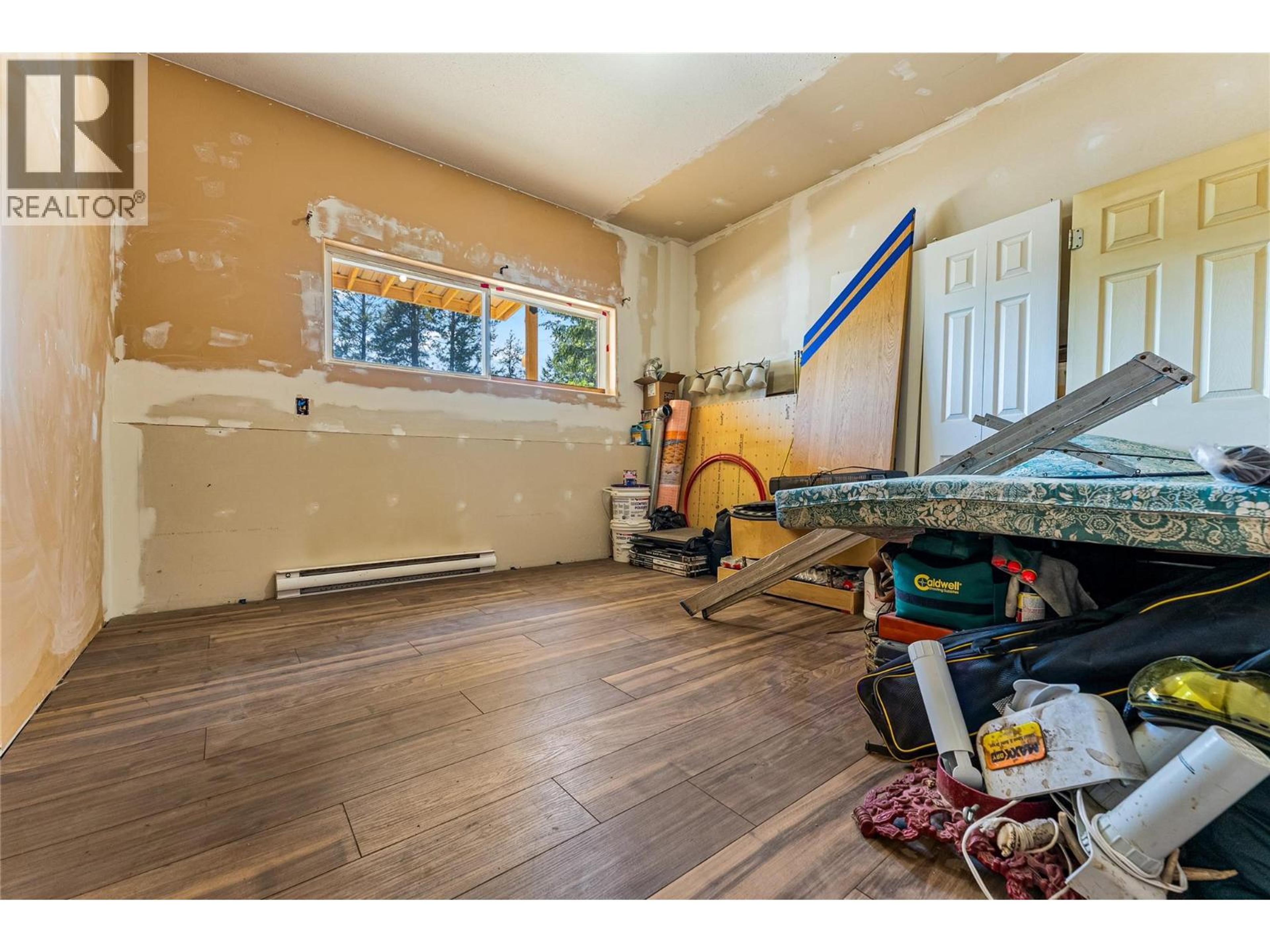 4350 33 HIGHWAY - Image 35