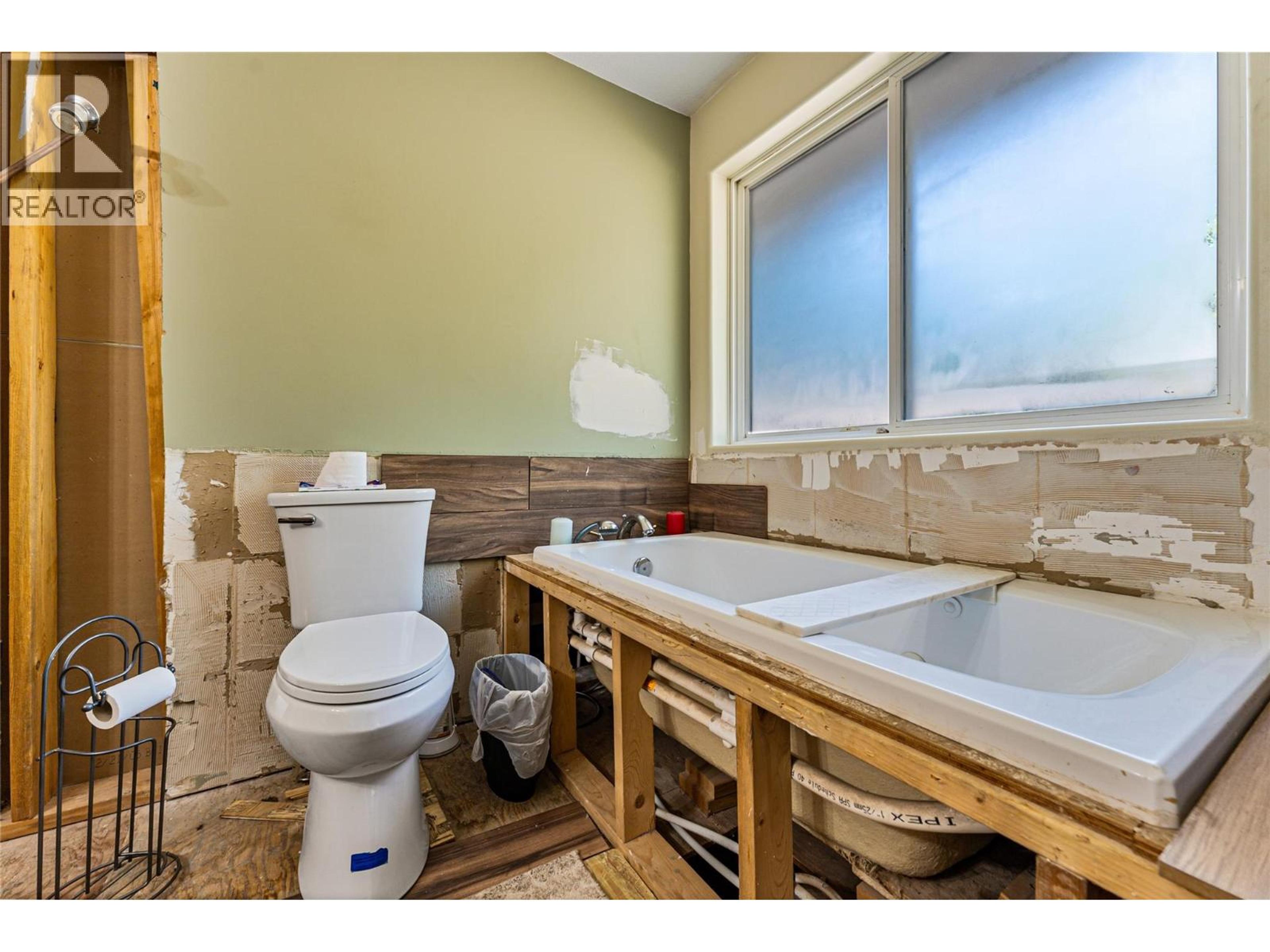 4350 33 HIGHWAY - Image 40