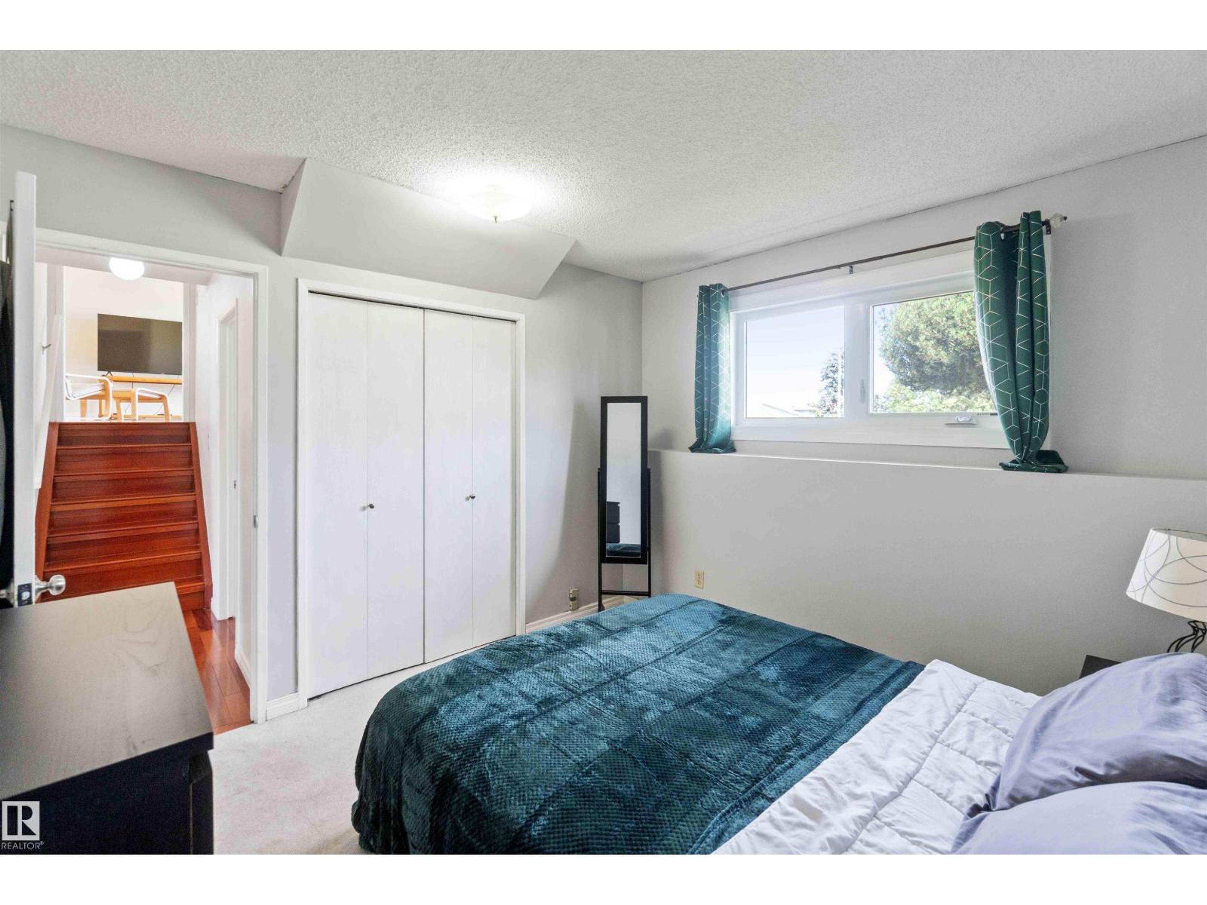 18519 57 AV NW - Image 32