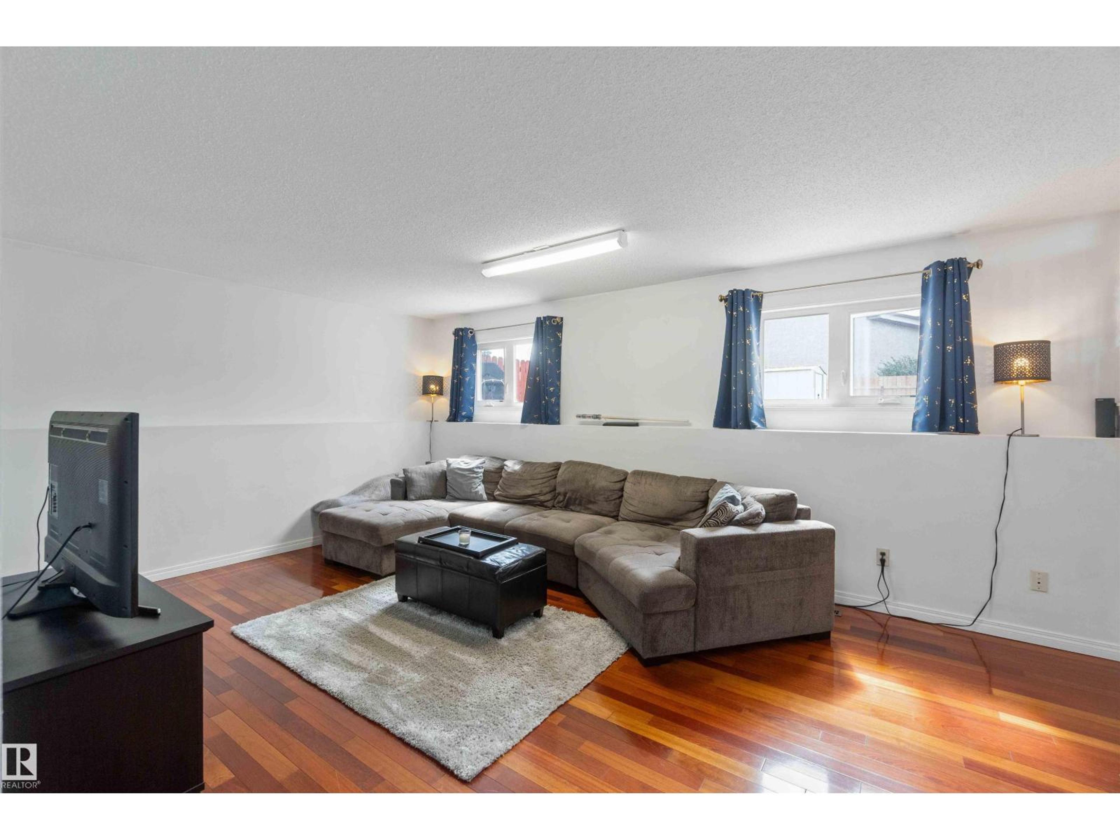 18519 57 AV NW - Image 33