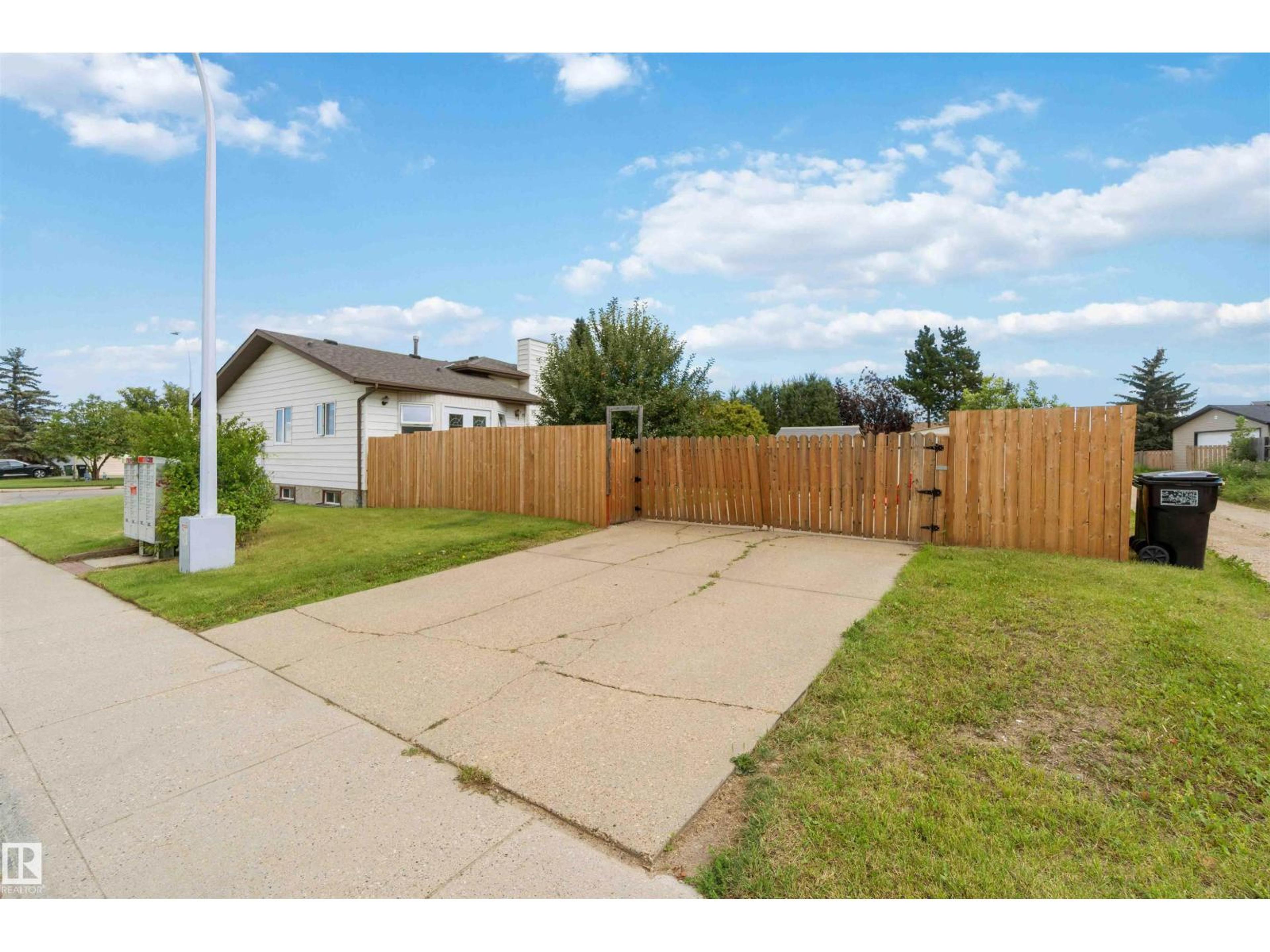 18519 57 AV NW - Image 58