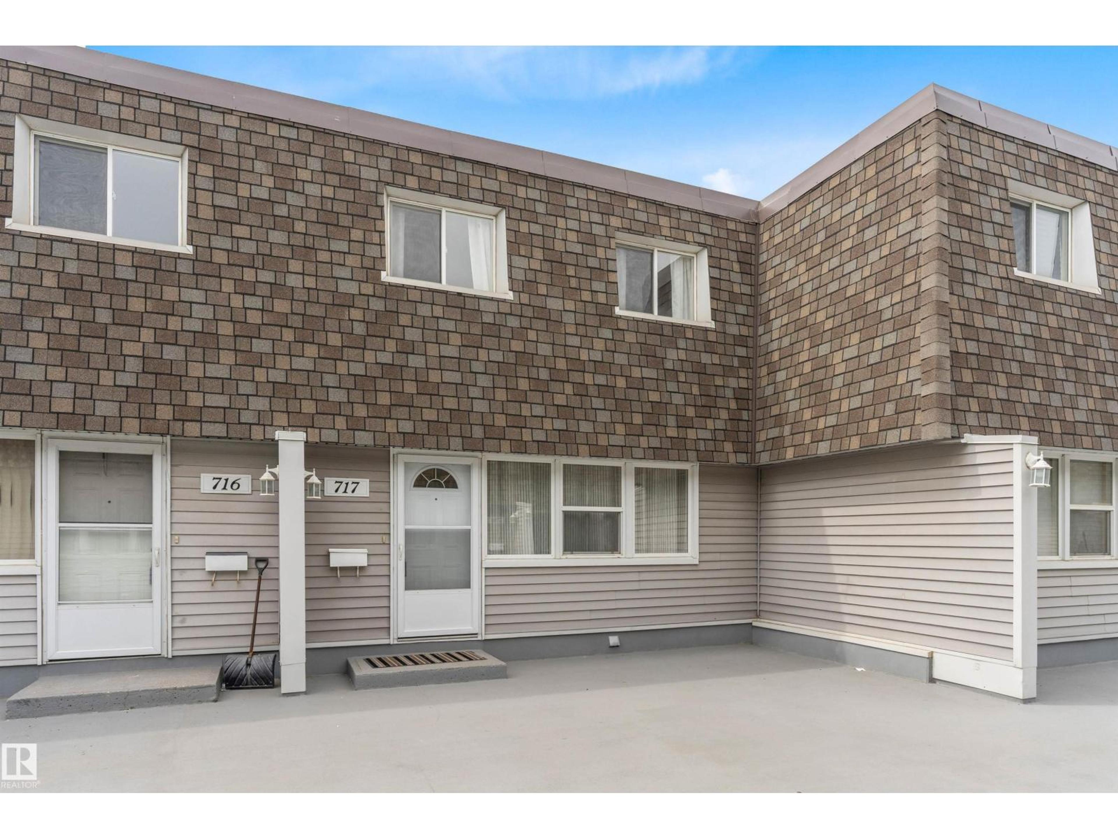 717 VILLAGE ON THE GREEN GR NW - Image 3