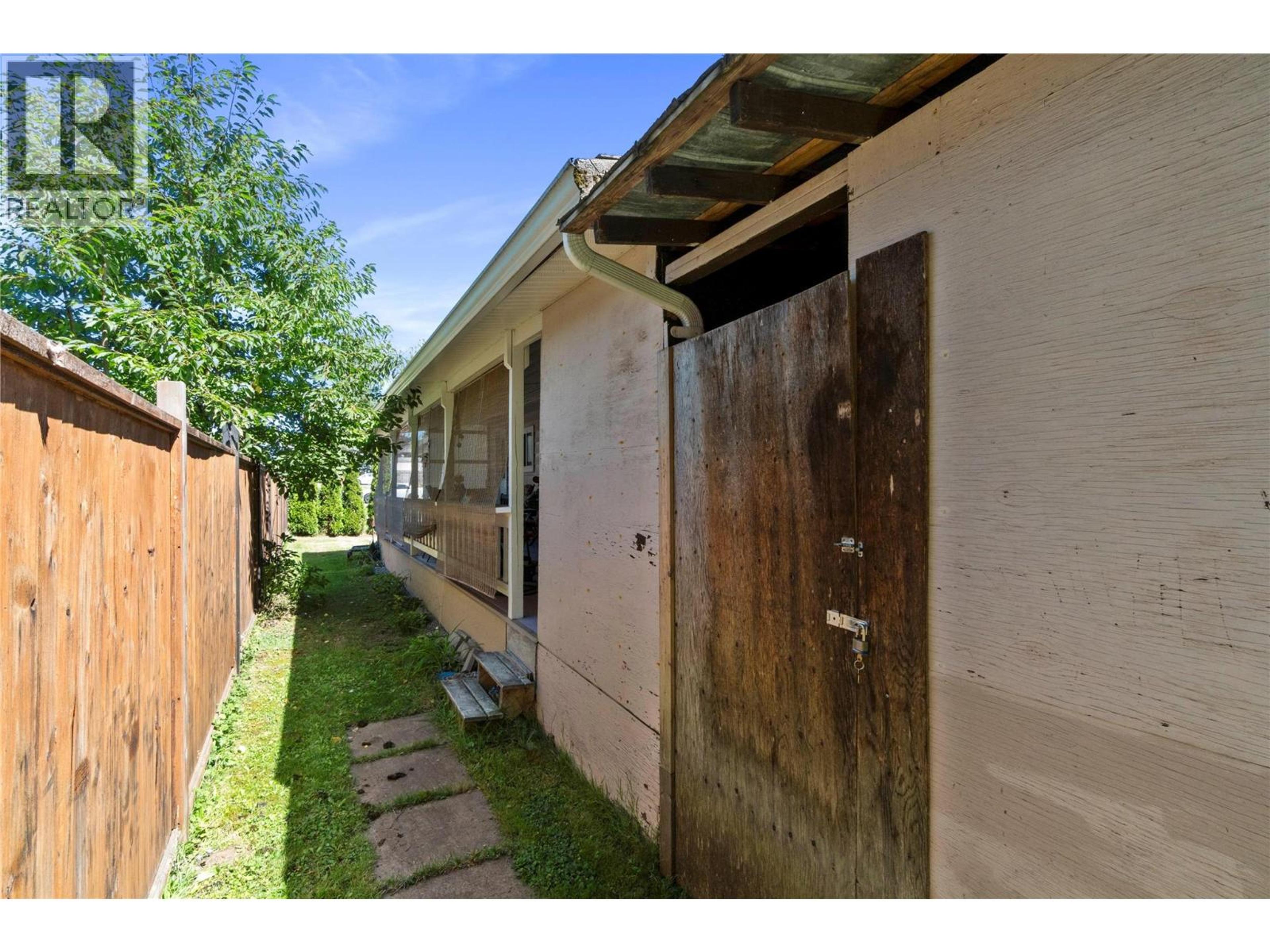 #16 1361 30 STREET SE - Image 42