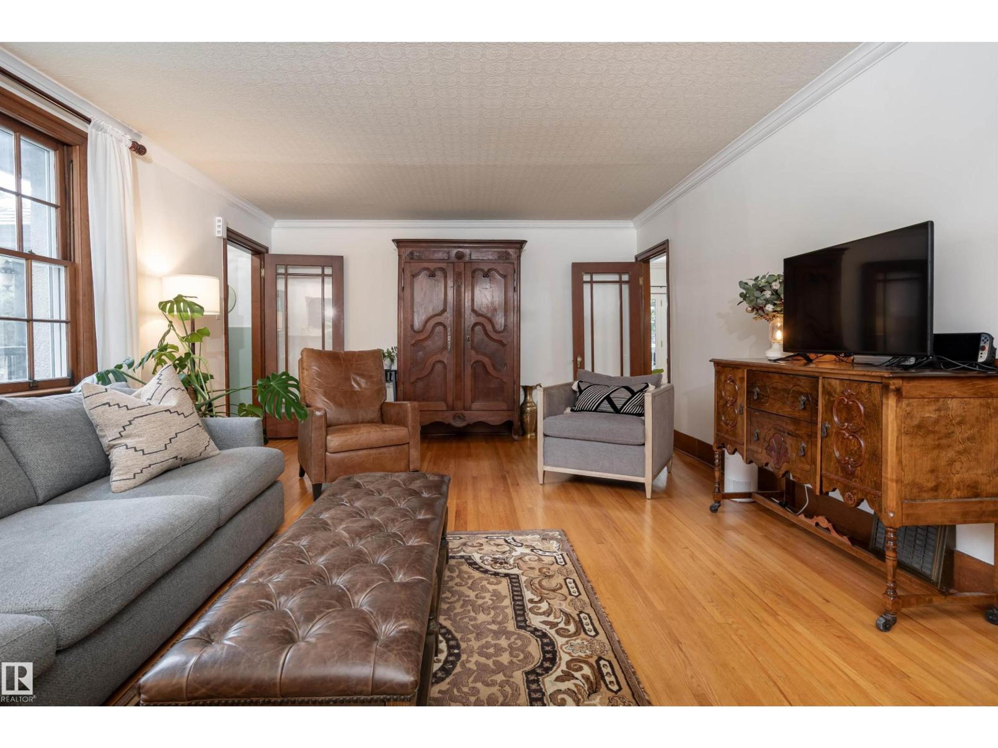 10015 97 AV NW - Image 11