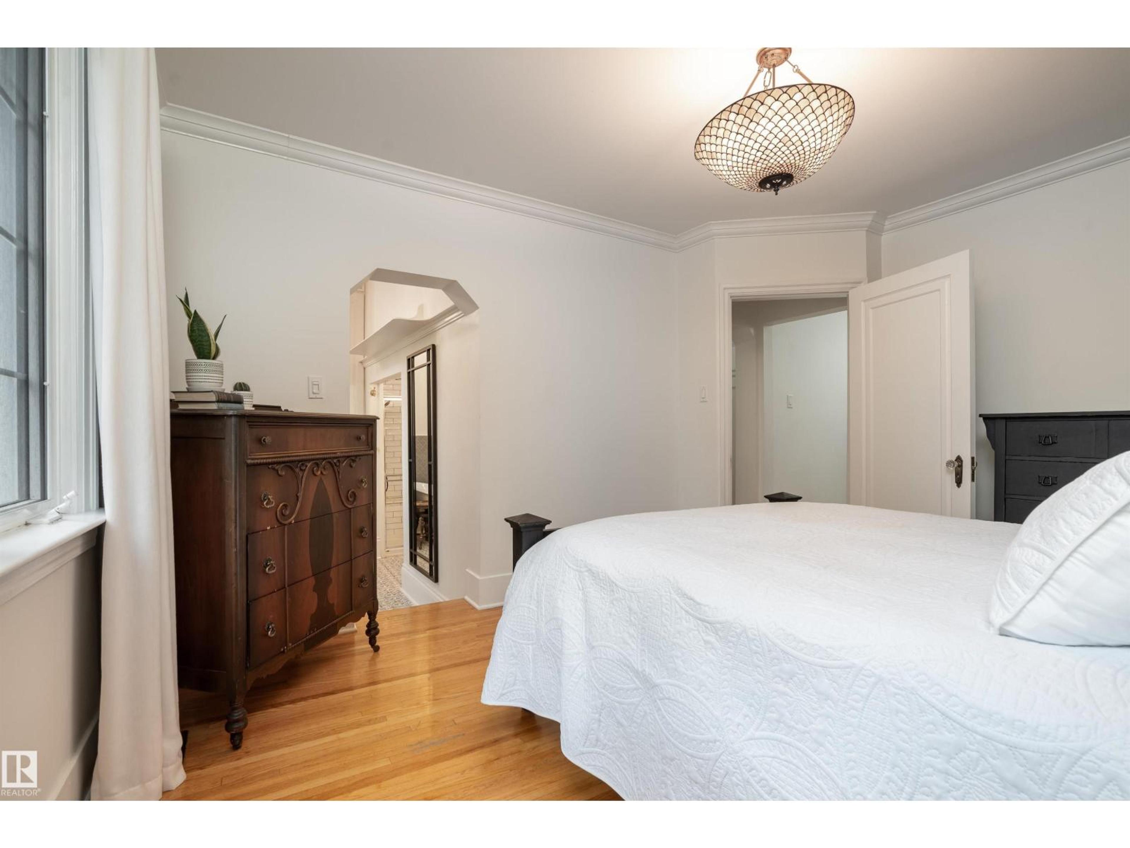 10015 97 AV NW - Image 19