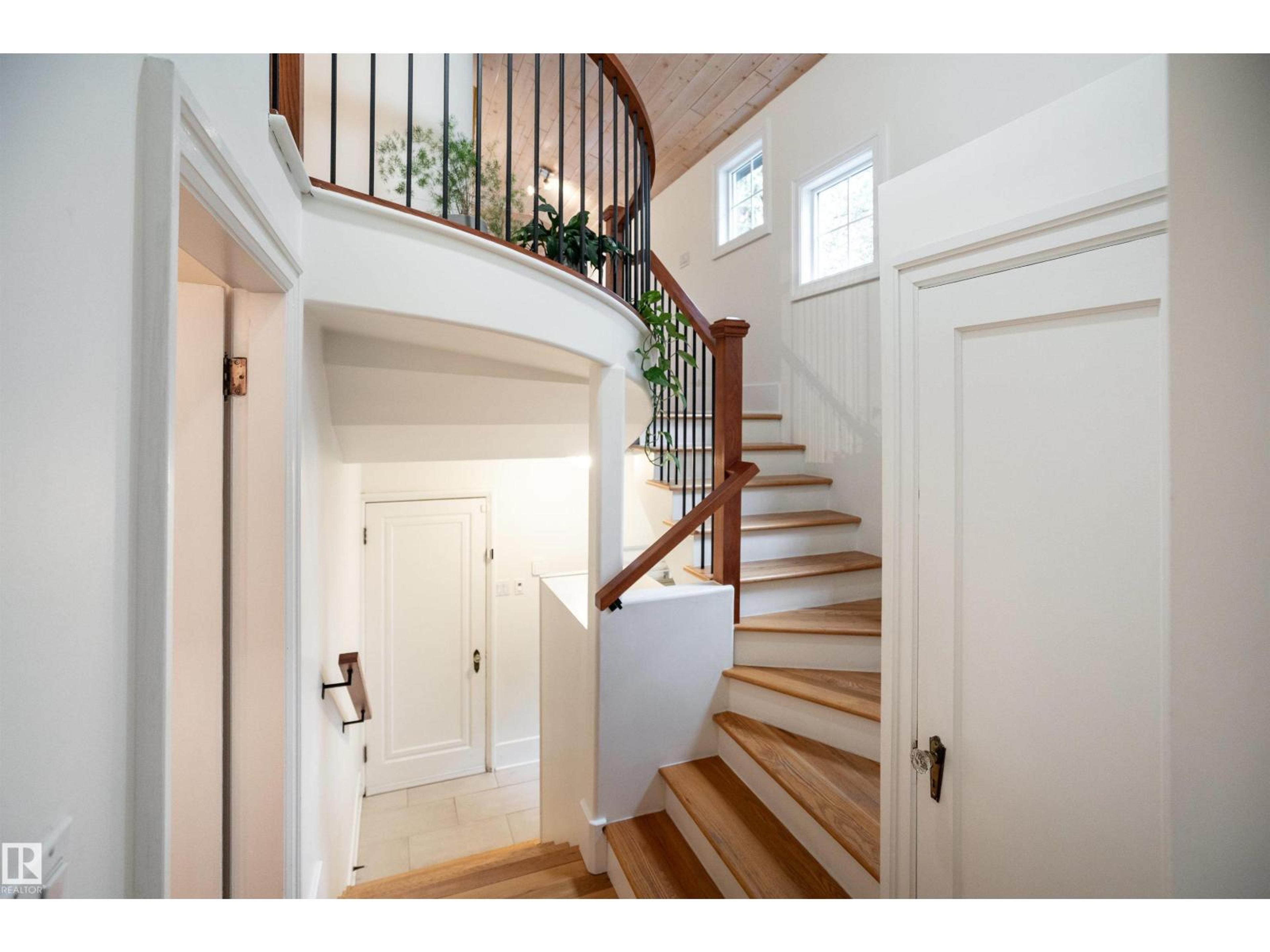 10015 97 AV NW - Image 25