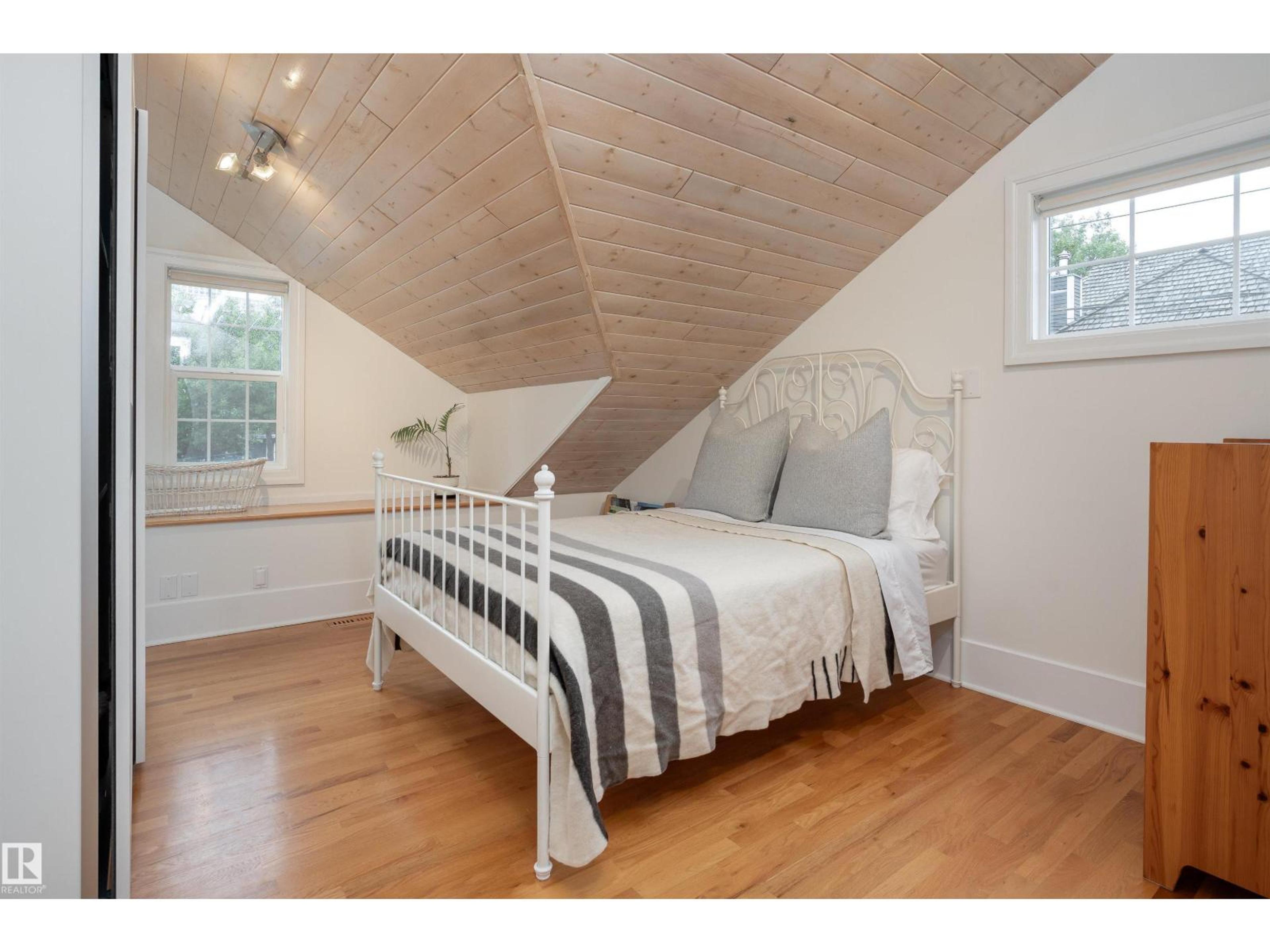 10015 97 AV NW - Image 30