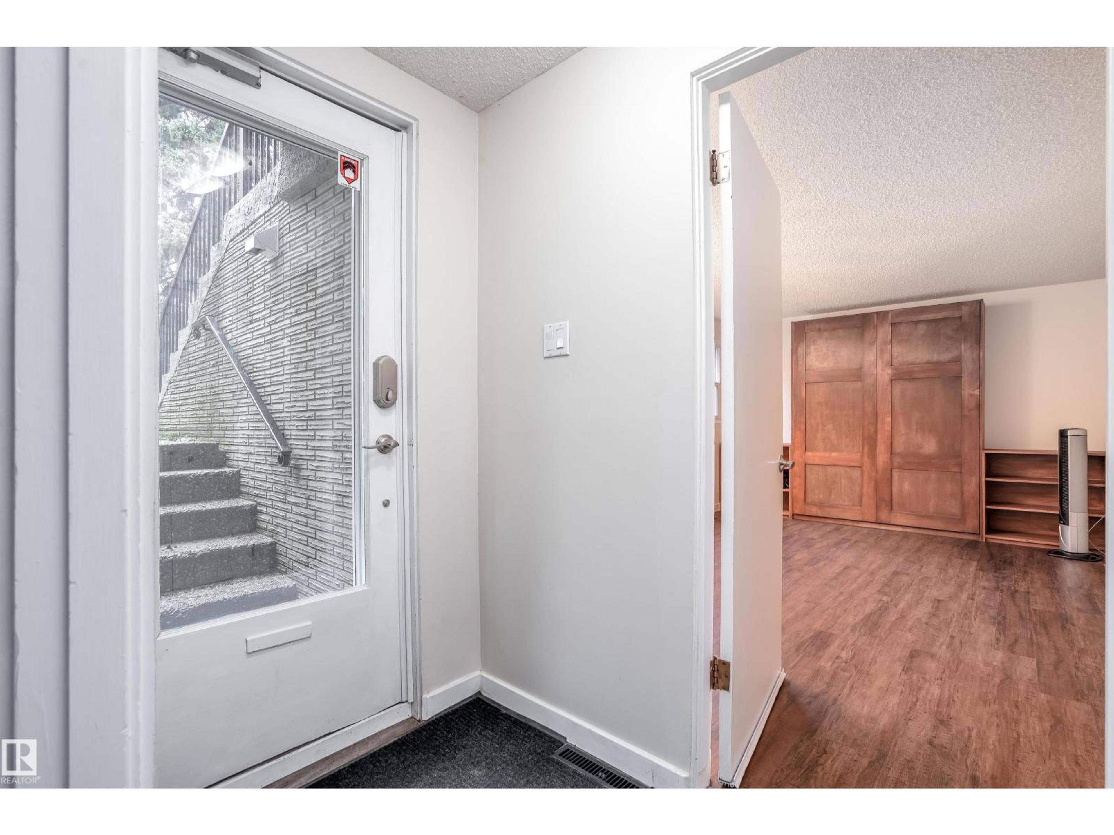 10015 97 AV NW - Image 35