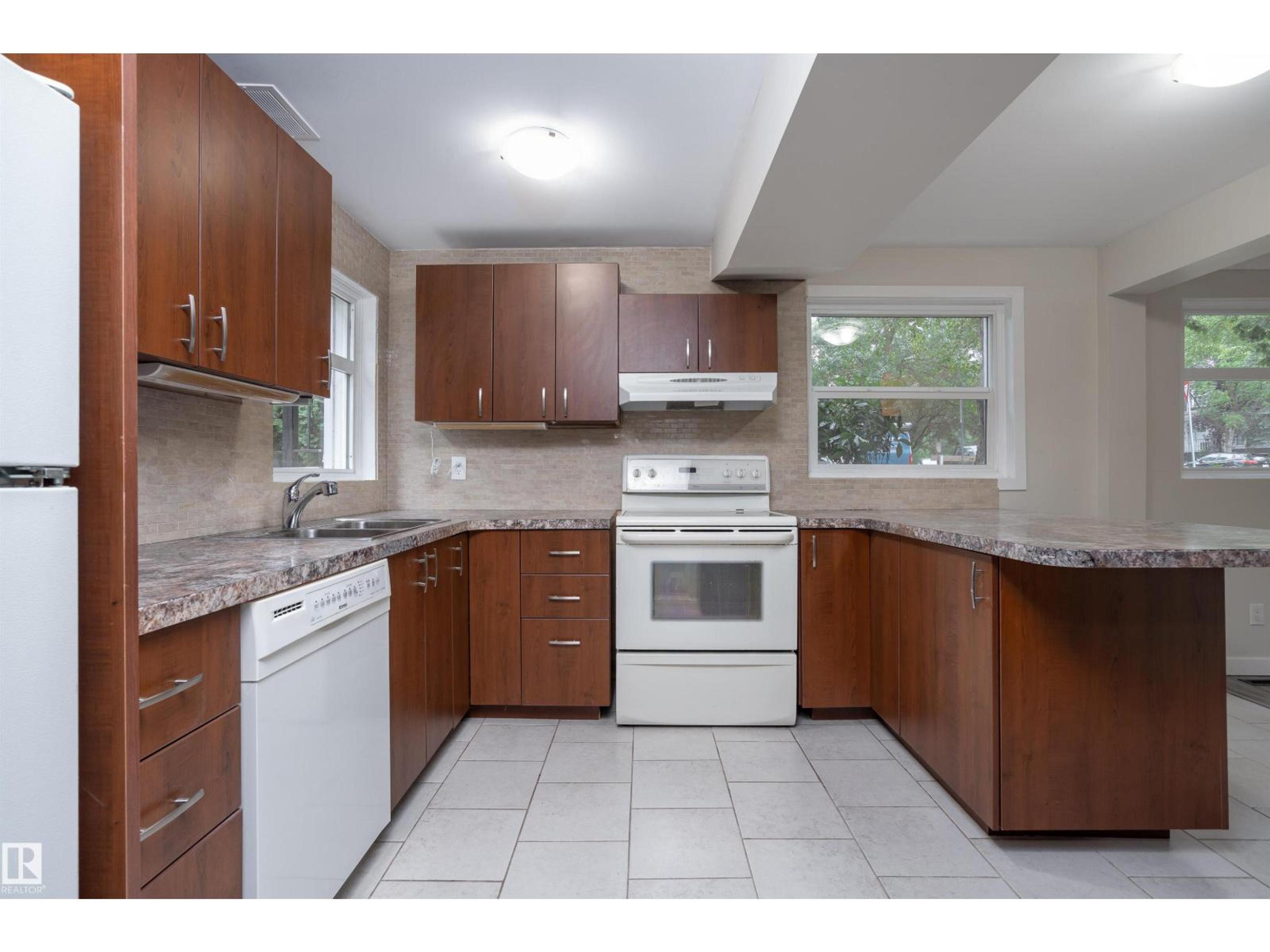 10015 97 AV NW - Image 36