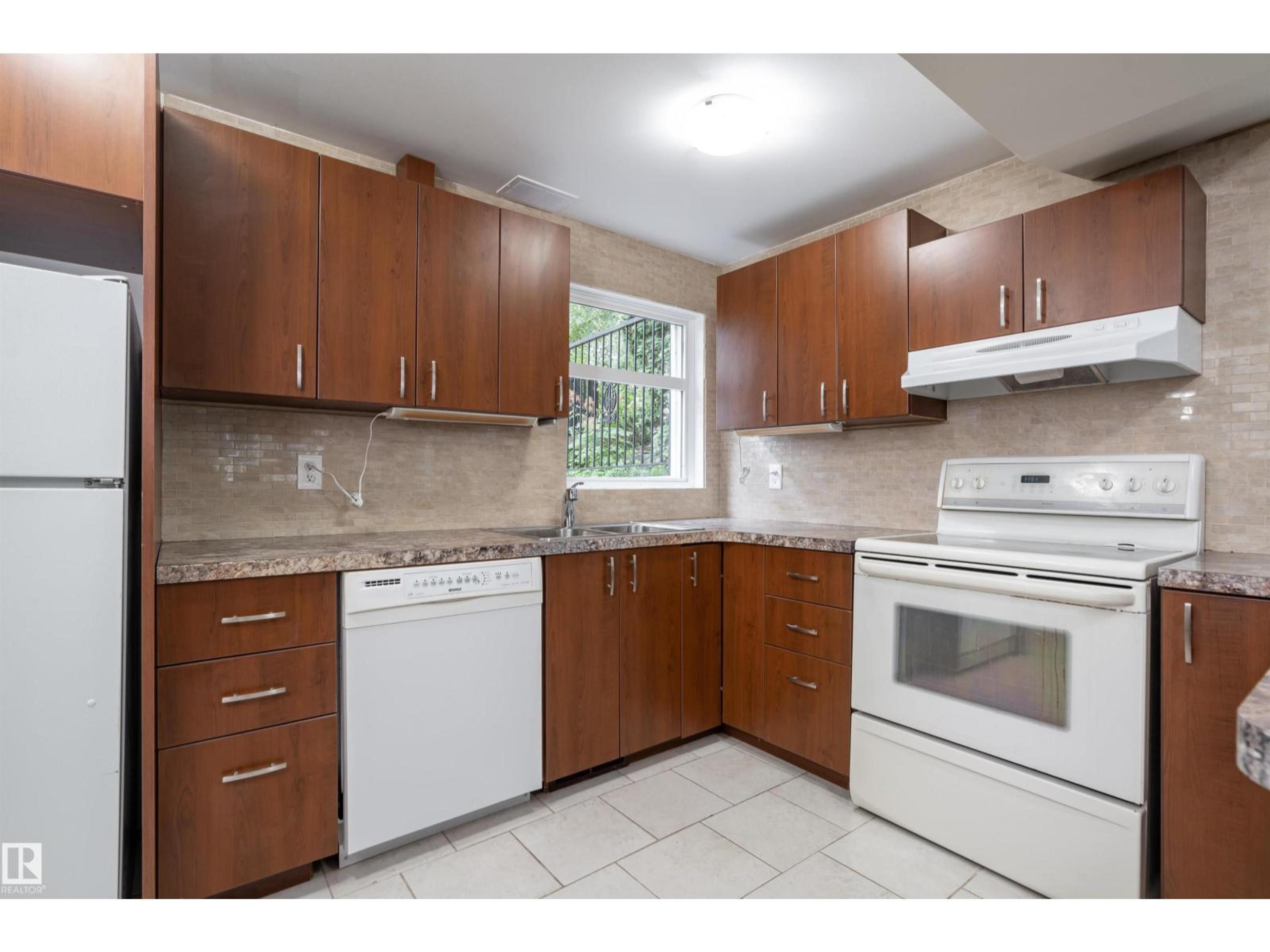 10015 97 AV NW - Image 37