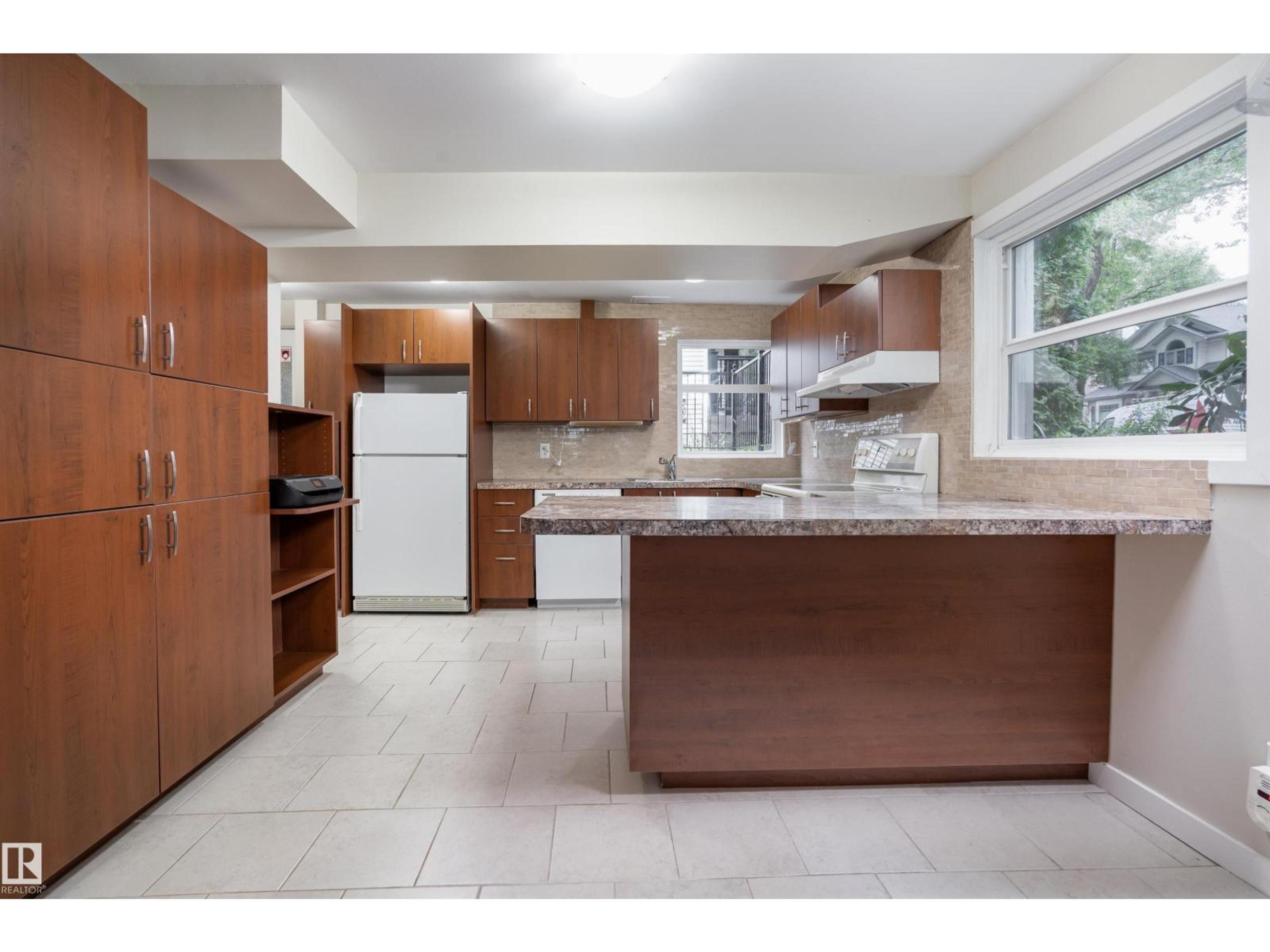 10015 97 AV NW - Image 38