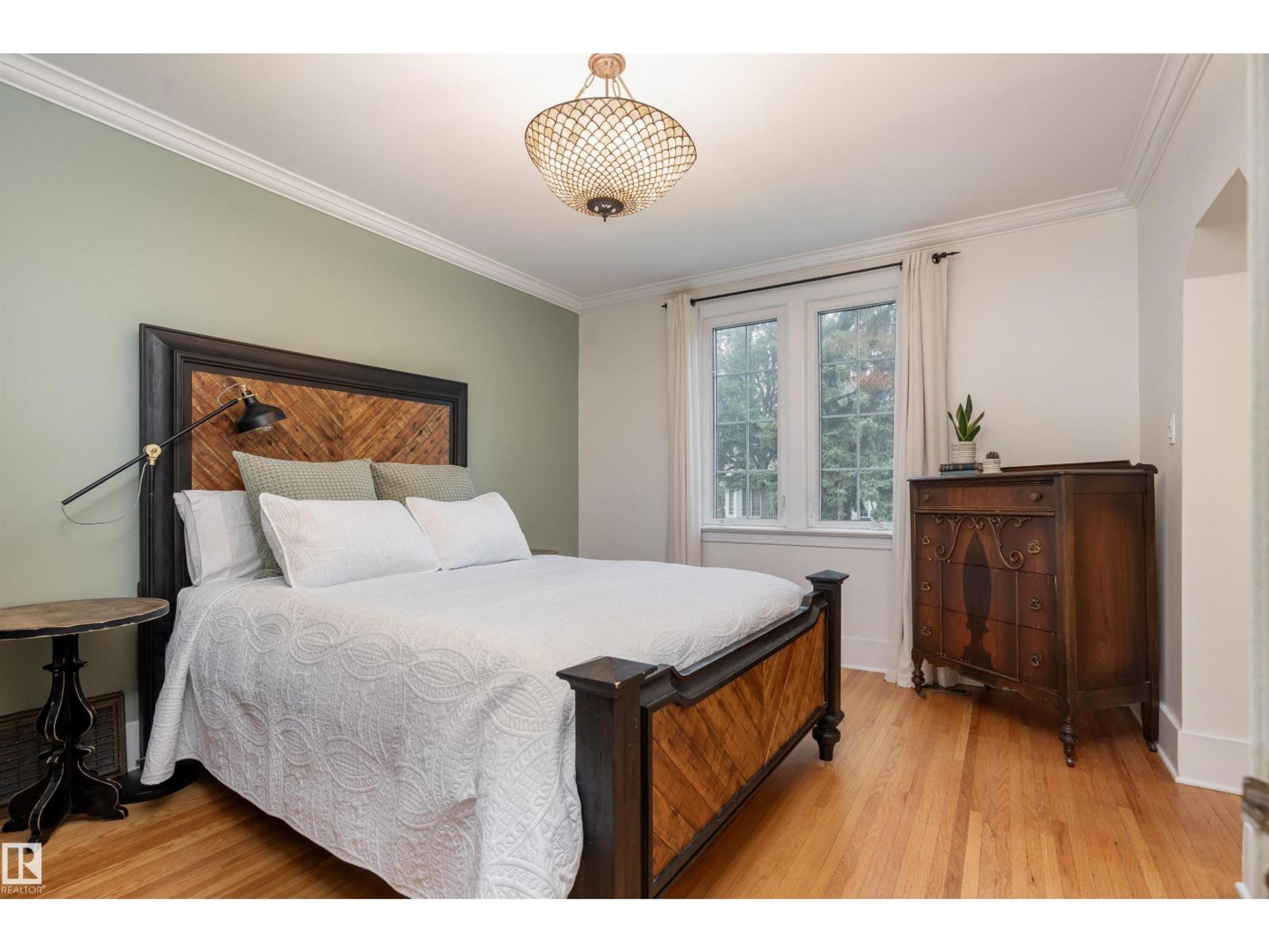 10015 97 AV NW - Image 4