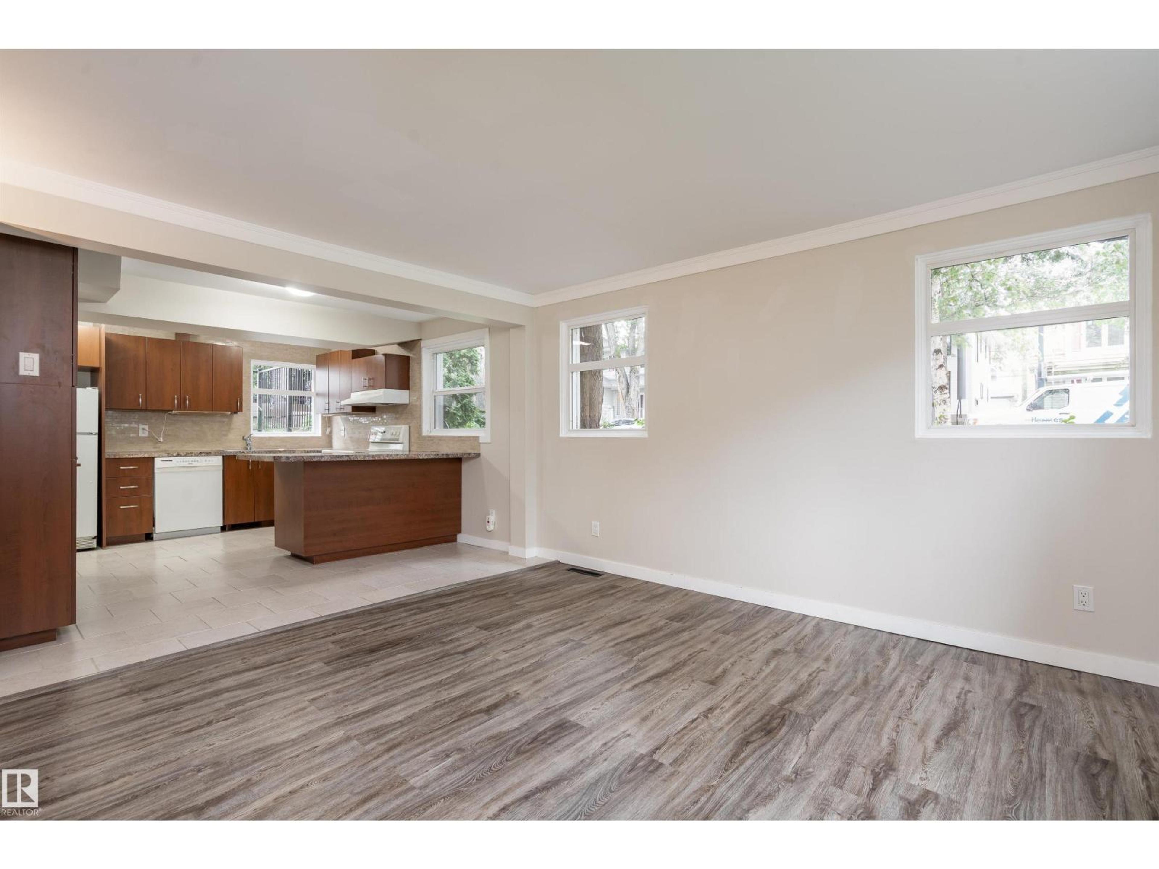 10015 97 AV NW - Image 39