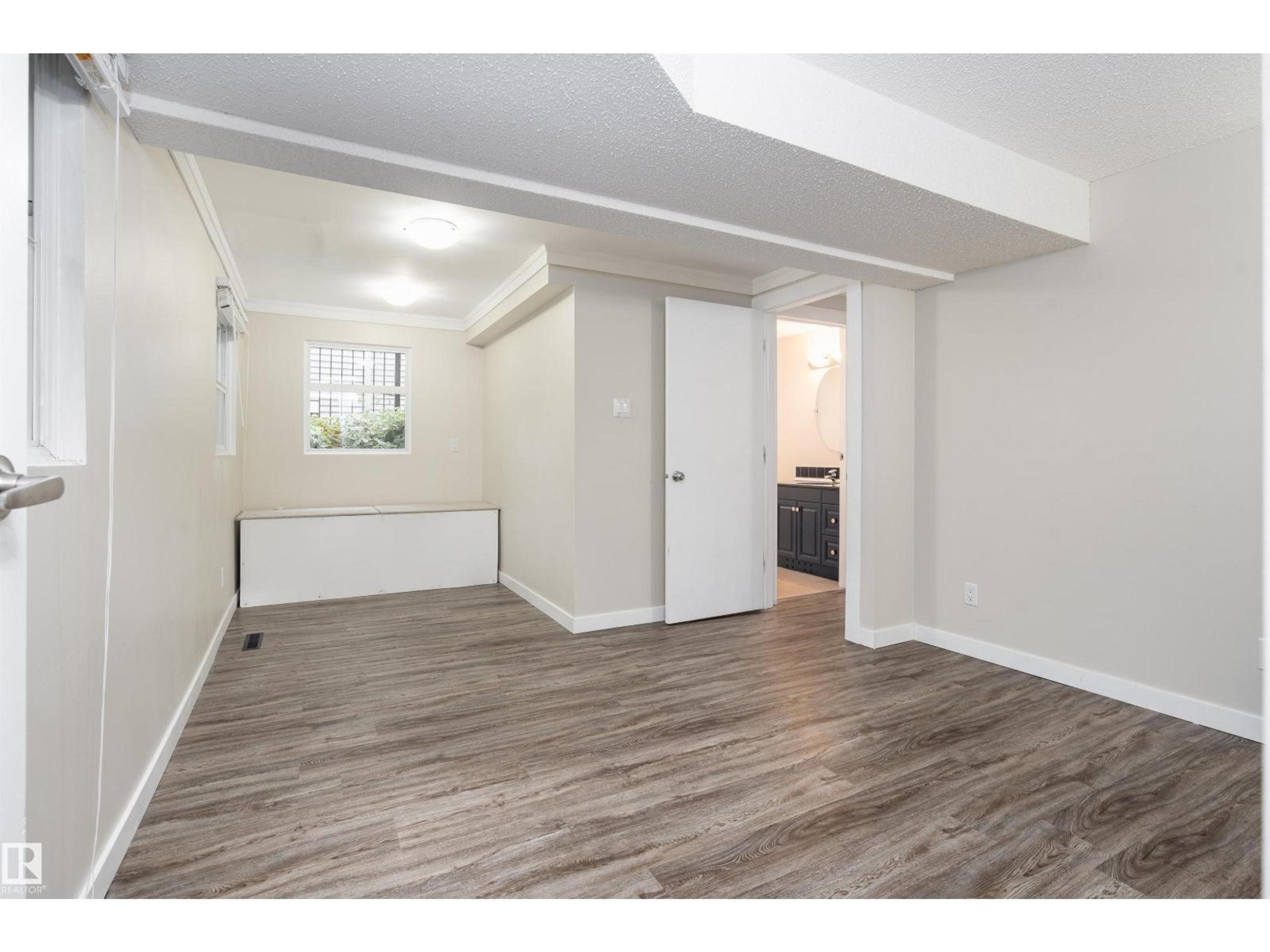 10015 97 AV NW - Image 45