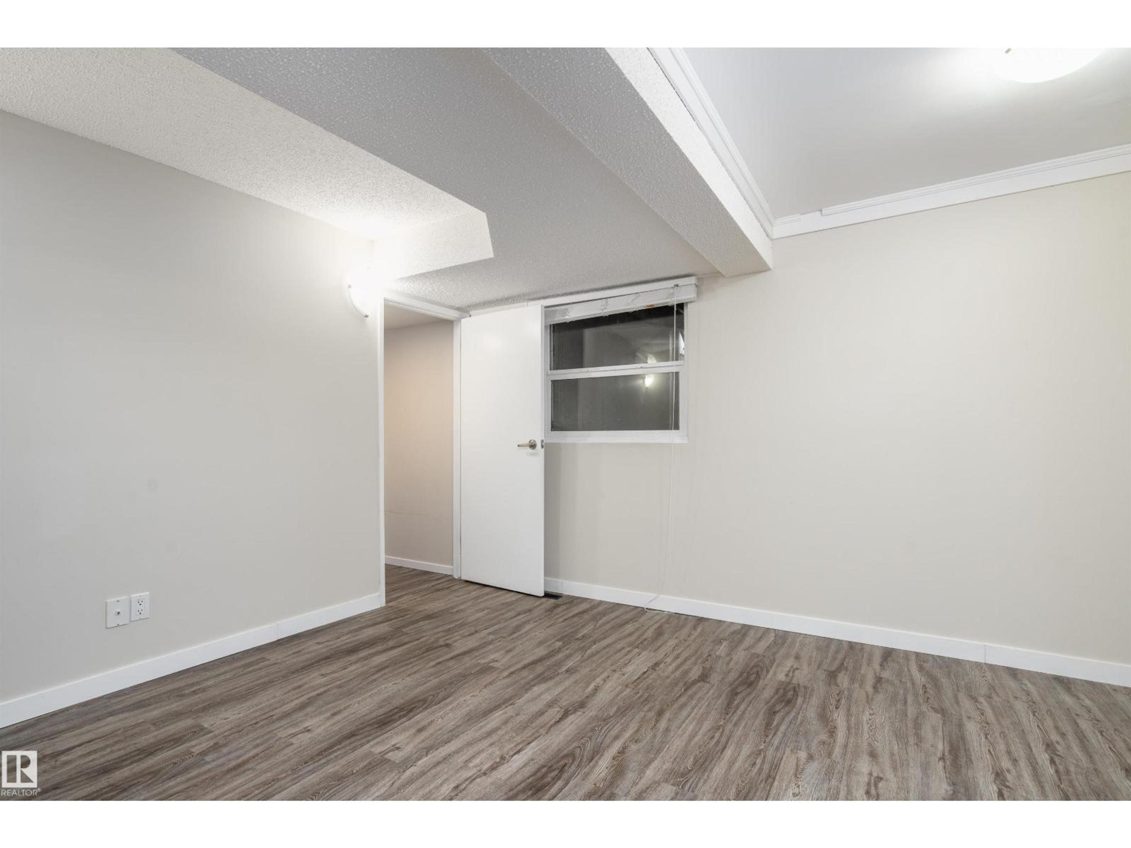 10015 97 AV NW - Image 46