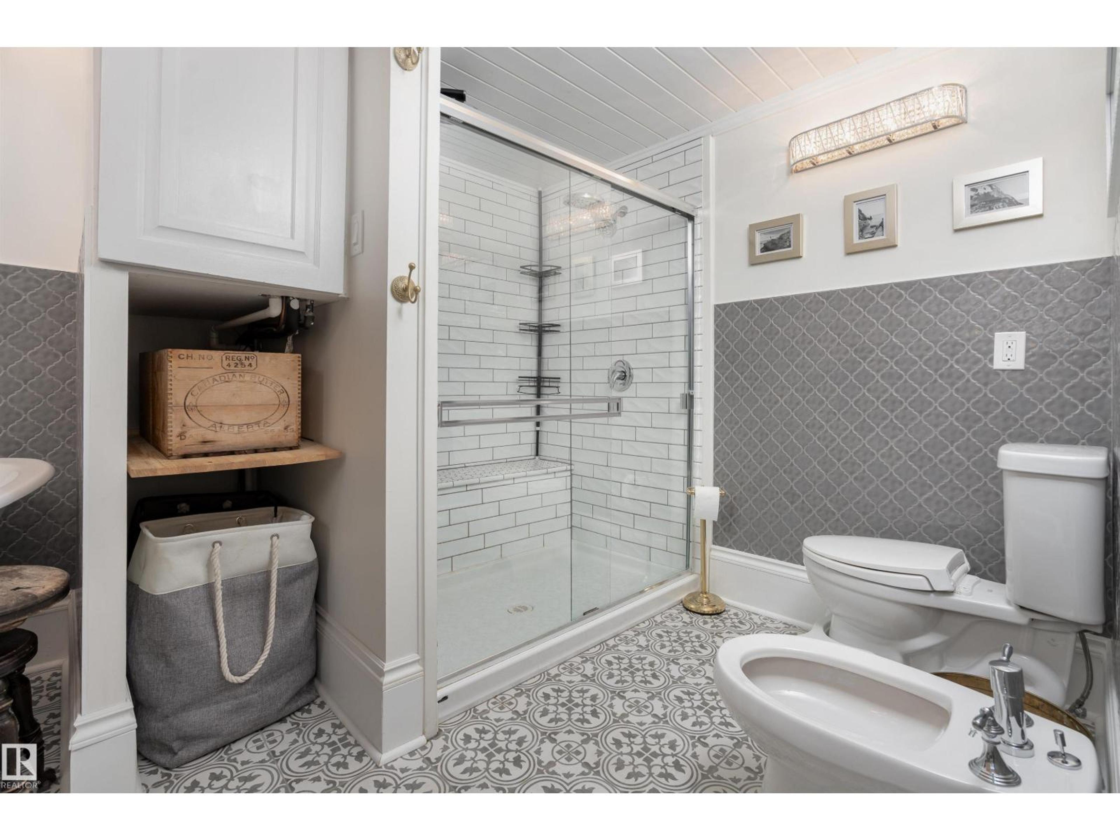 10015 97 AV NW - Image 5