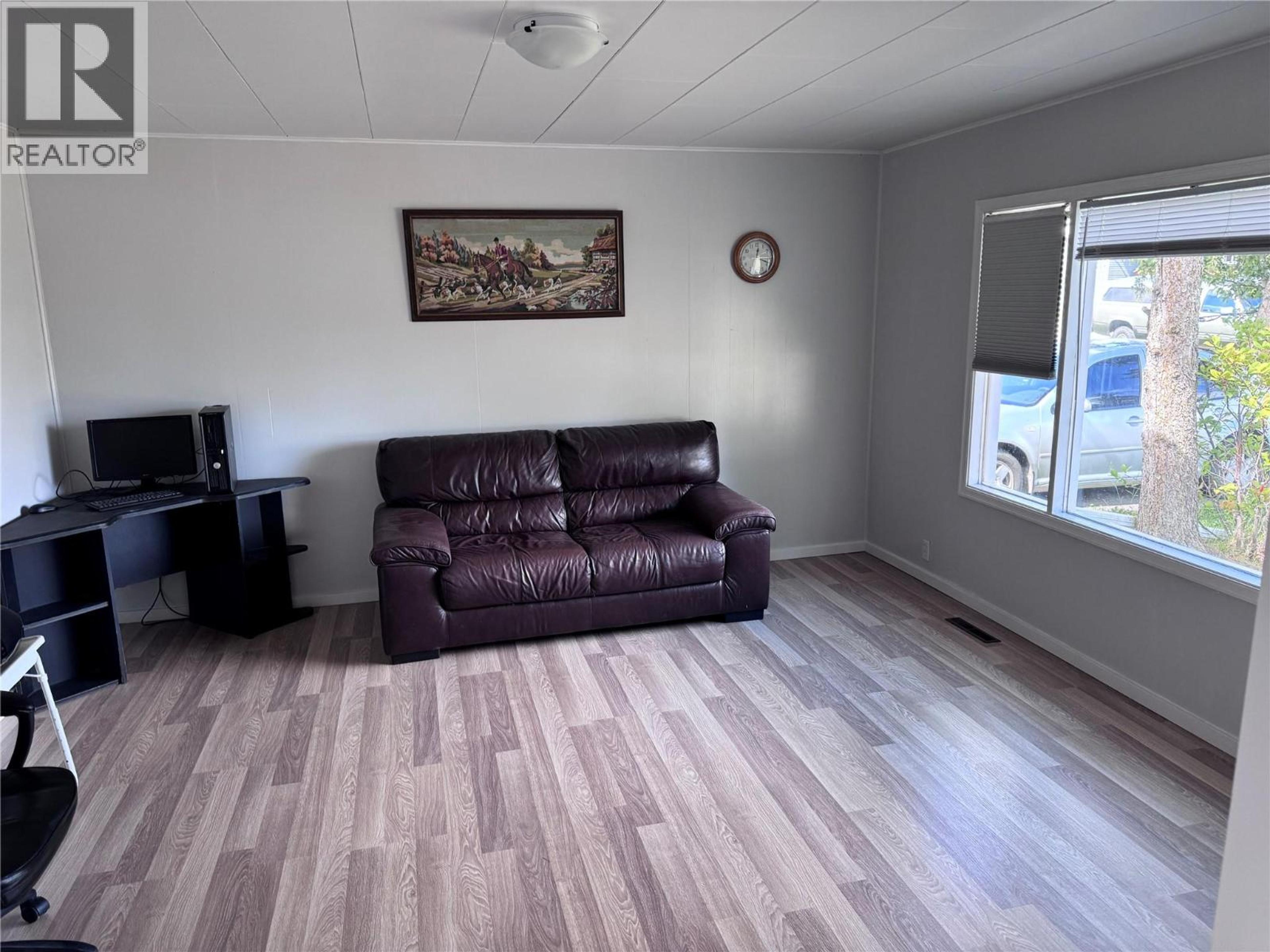4903 48 AVENUE - Image 6
