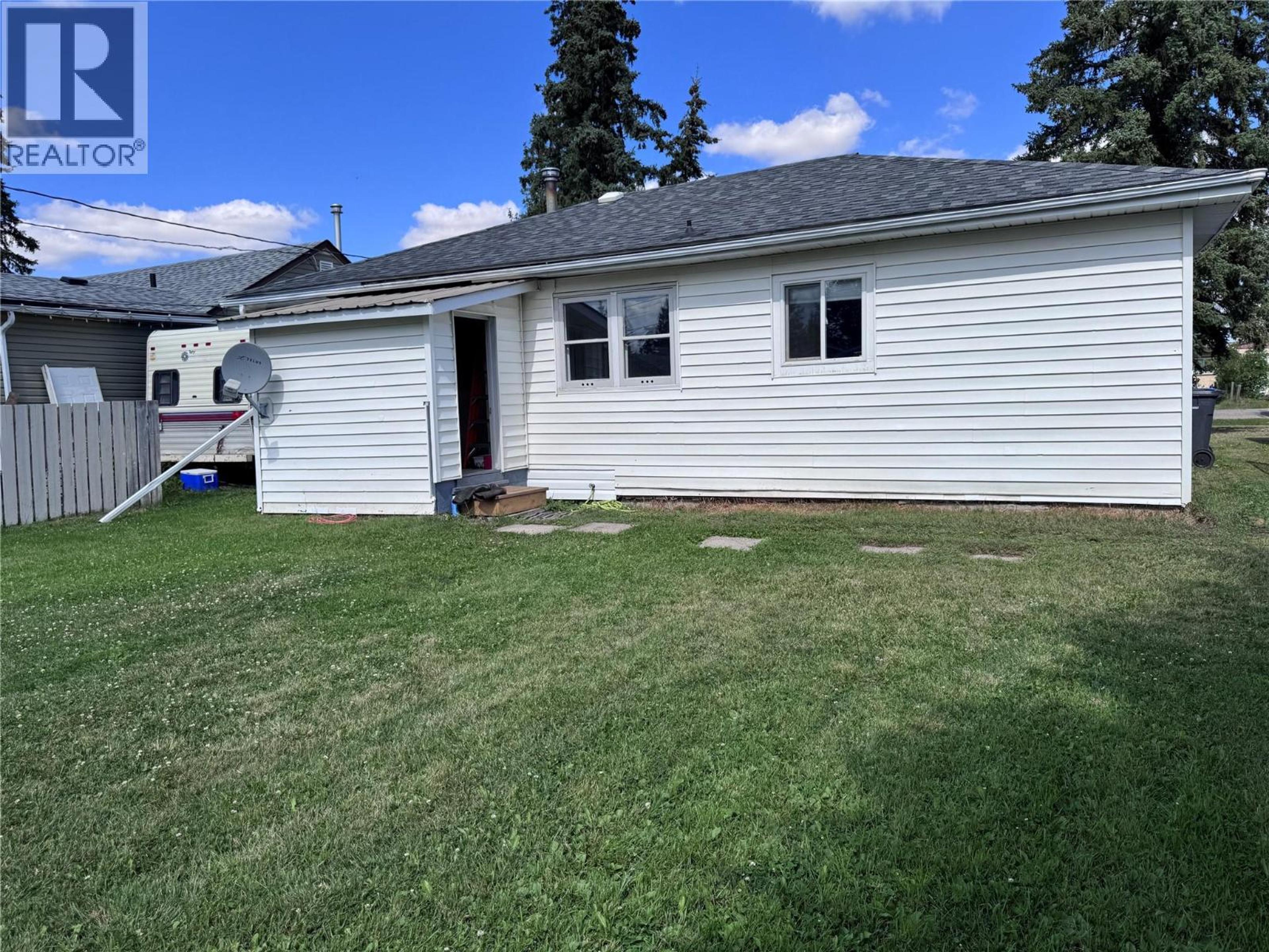 4903 48 AVENUE - Image 3