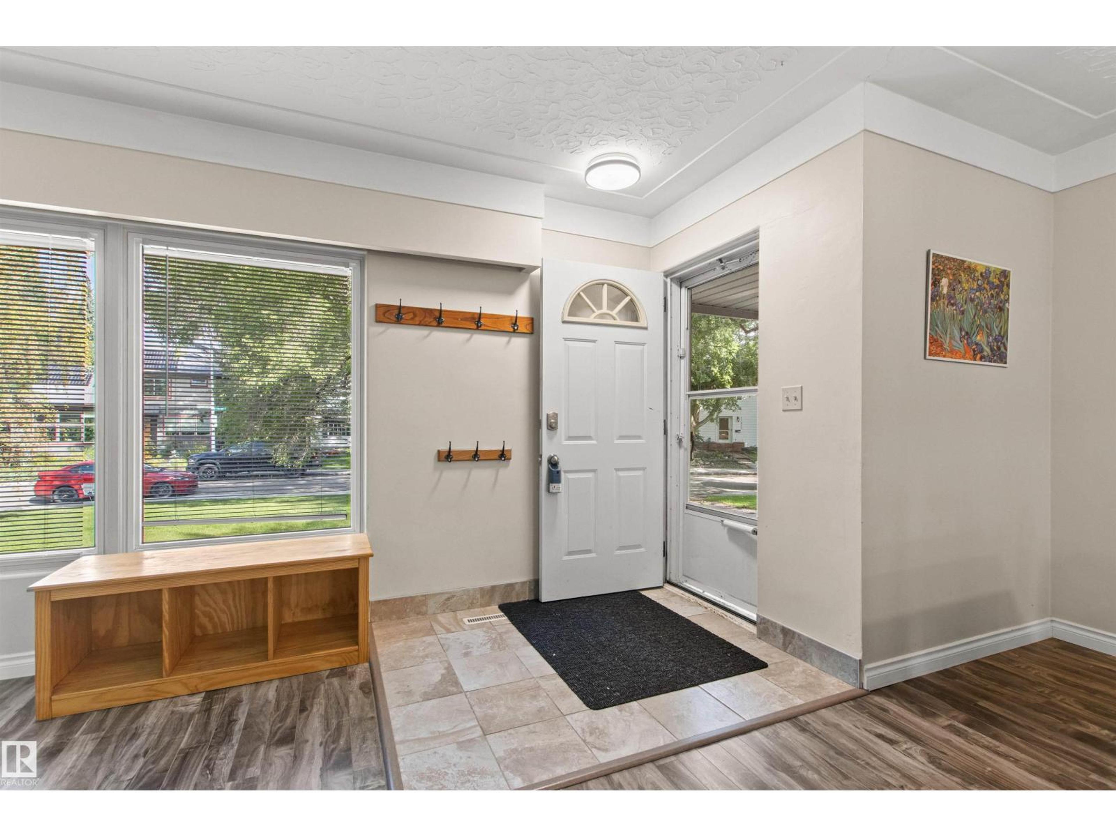 11819 75 AV NW - Image 2