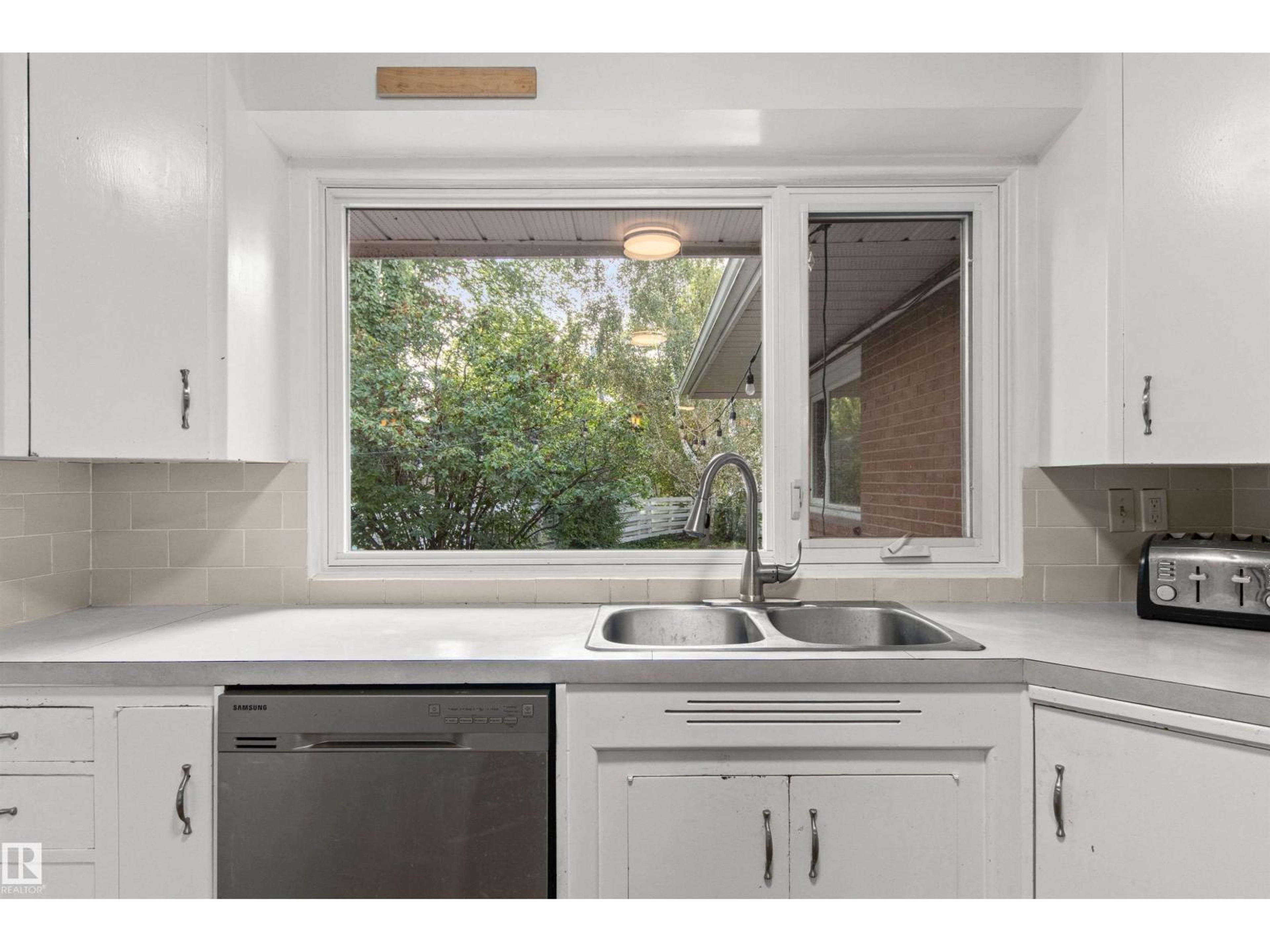 11819 75 AV NW - Image 21