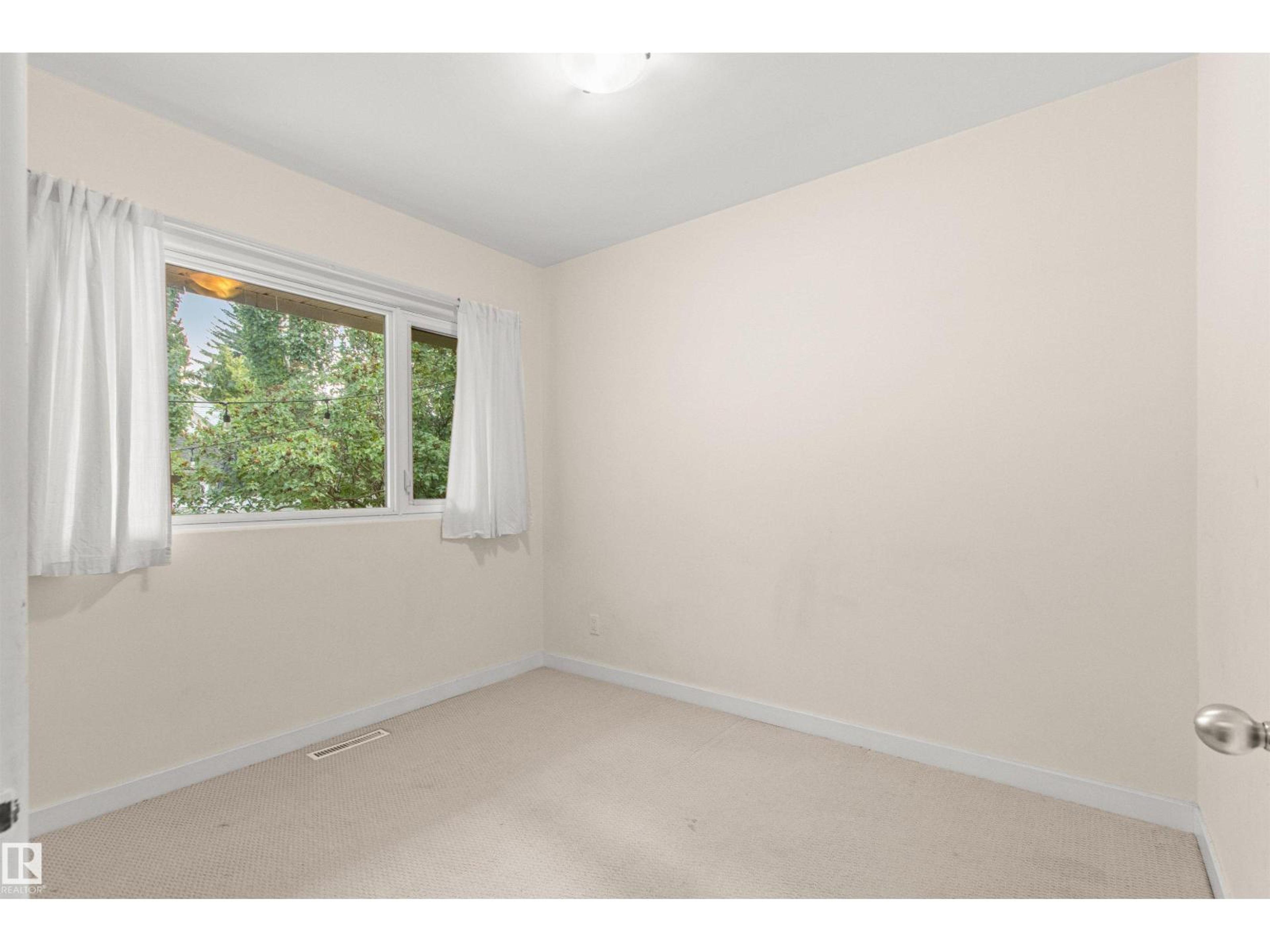11819 75 AV NW - Image 36