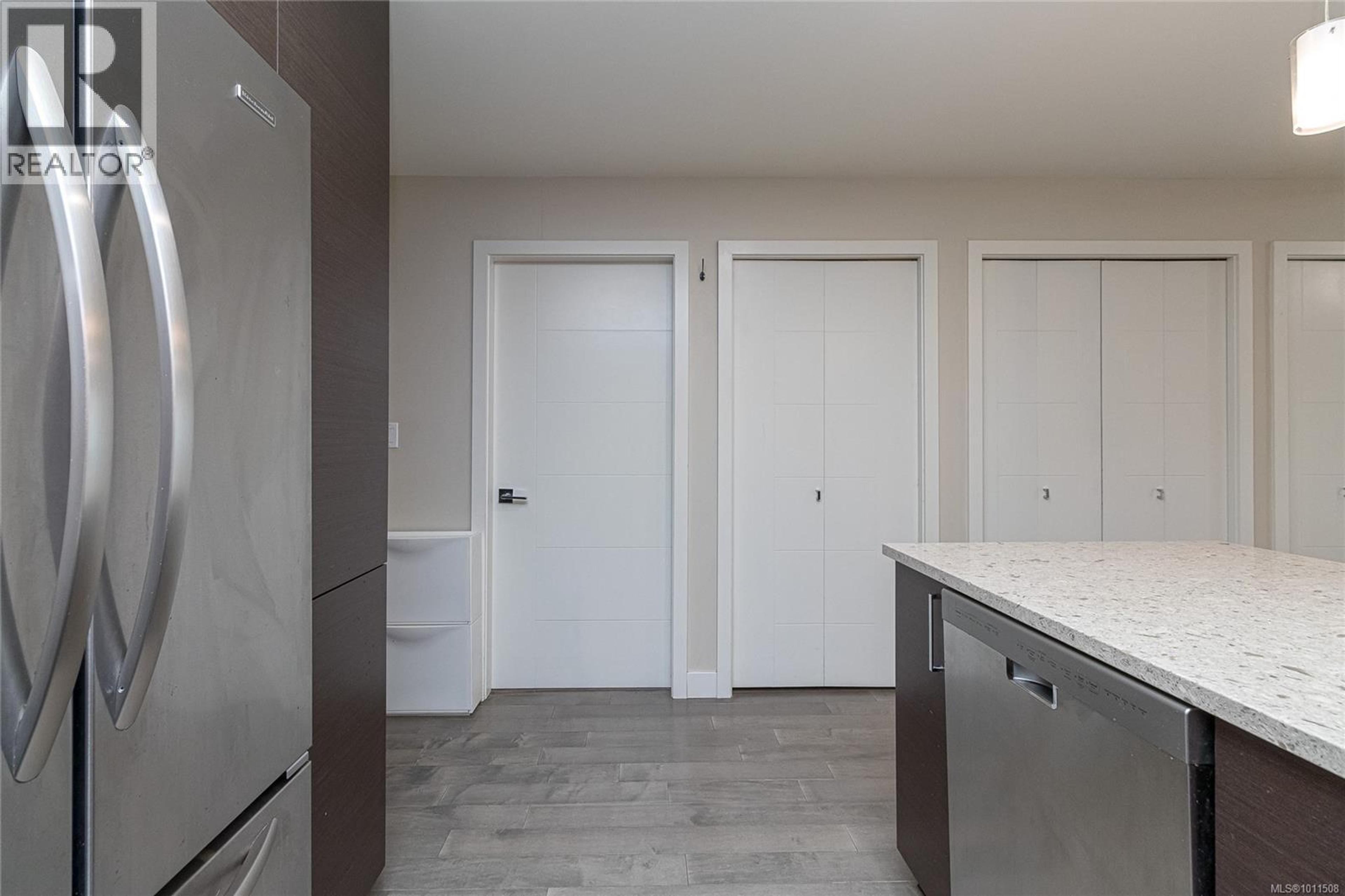 #102 4000 SHELBOURNE ST - Image 21