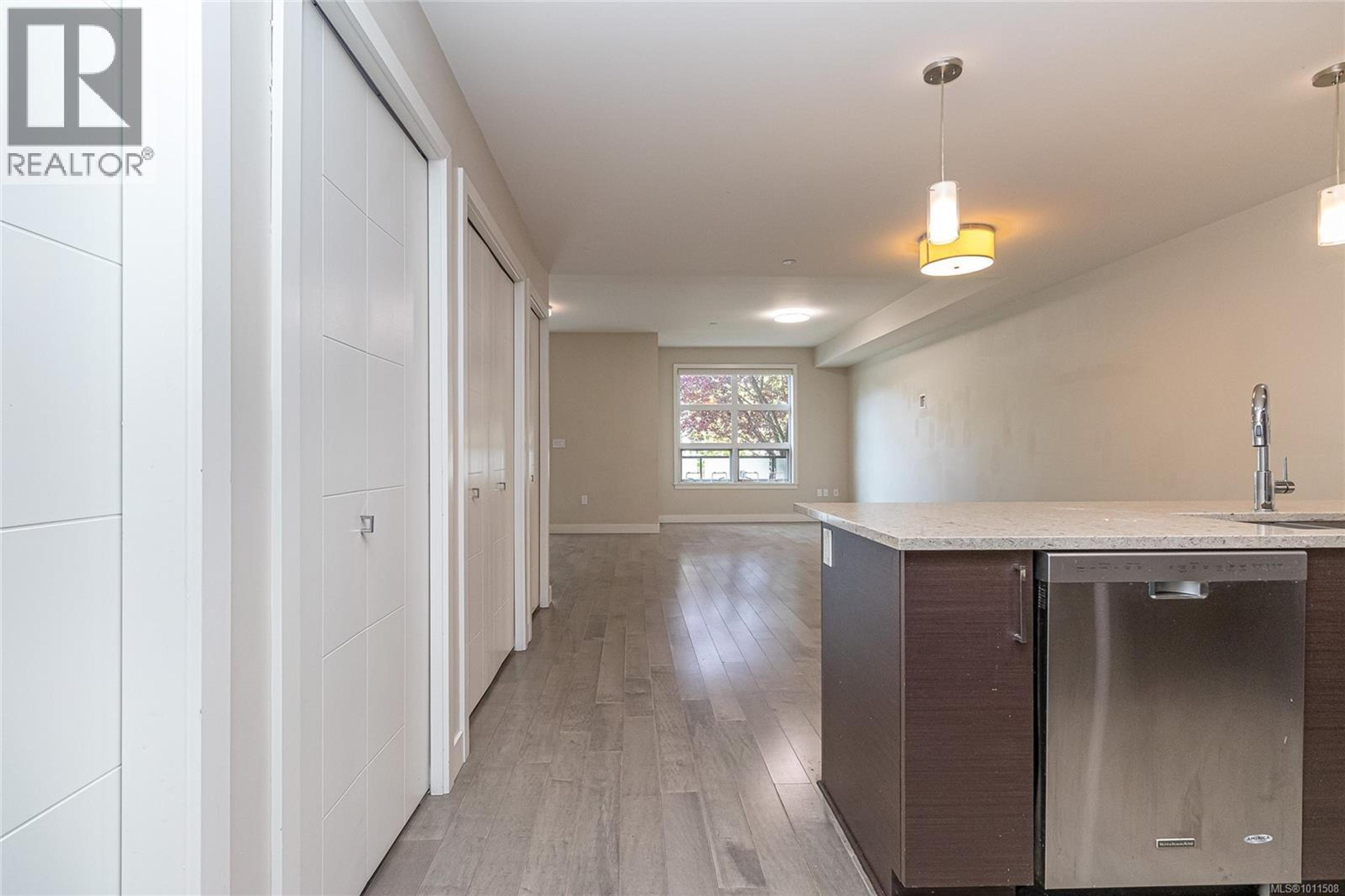 #102 4000 SHELBOURNE ST - Image 23