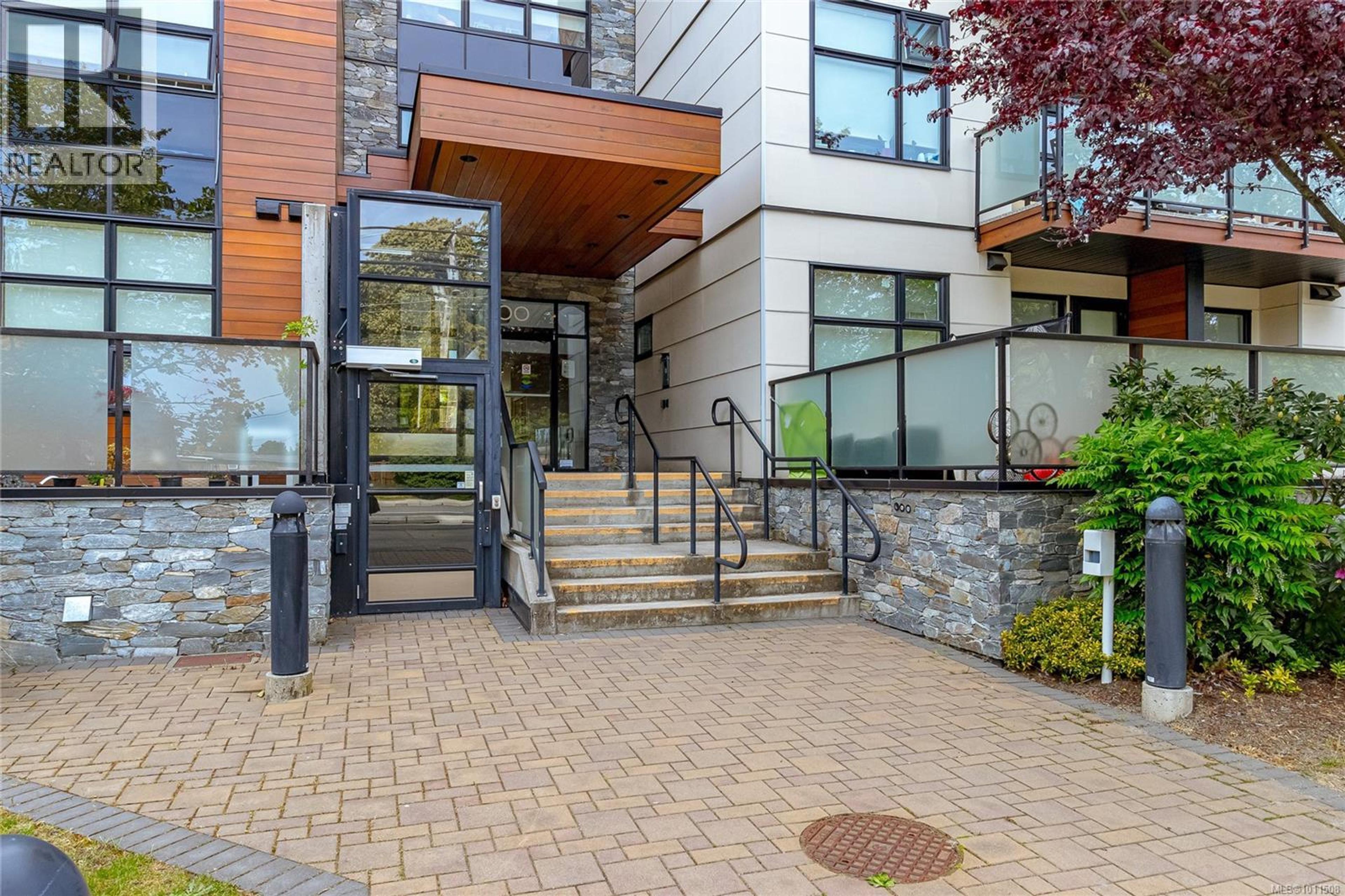#102 4000 SHELBOURNE ST - Image 3