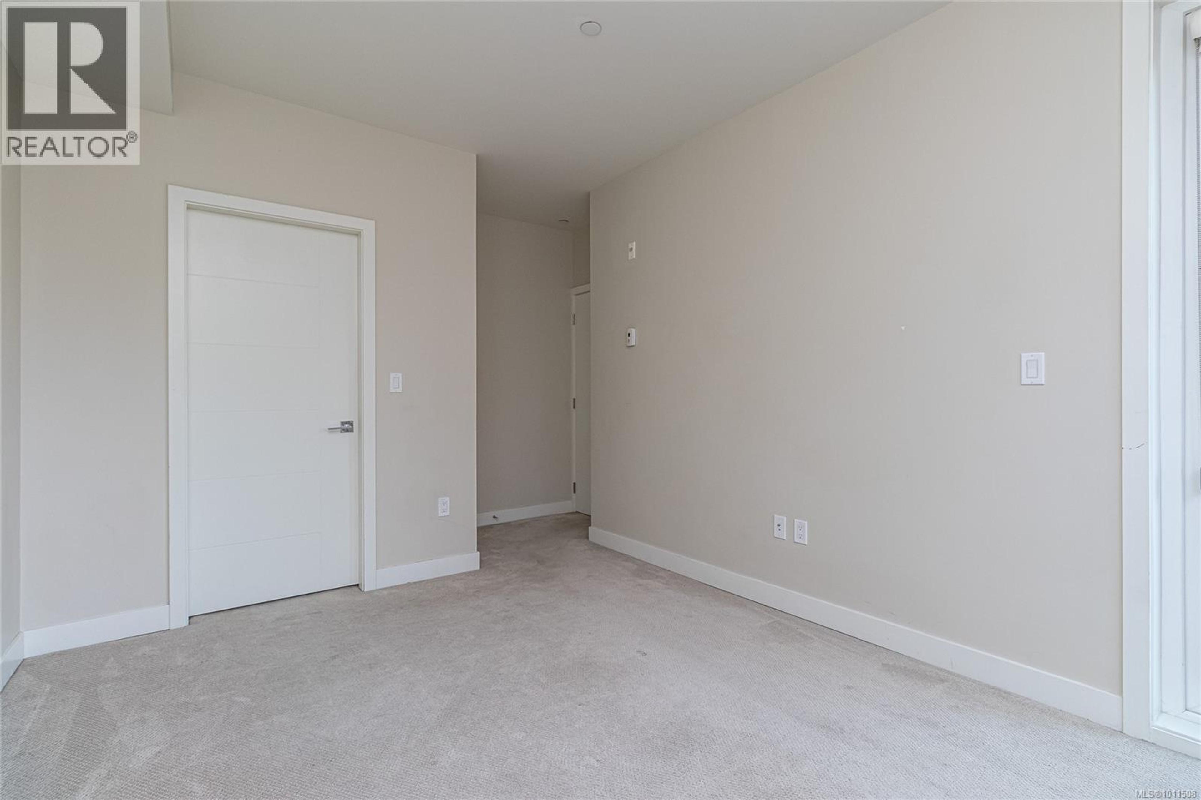 #102 4000 SHELBOURNE ST - Image 33
