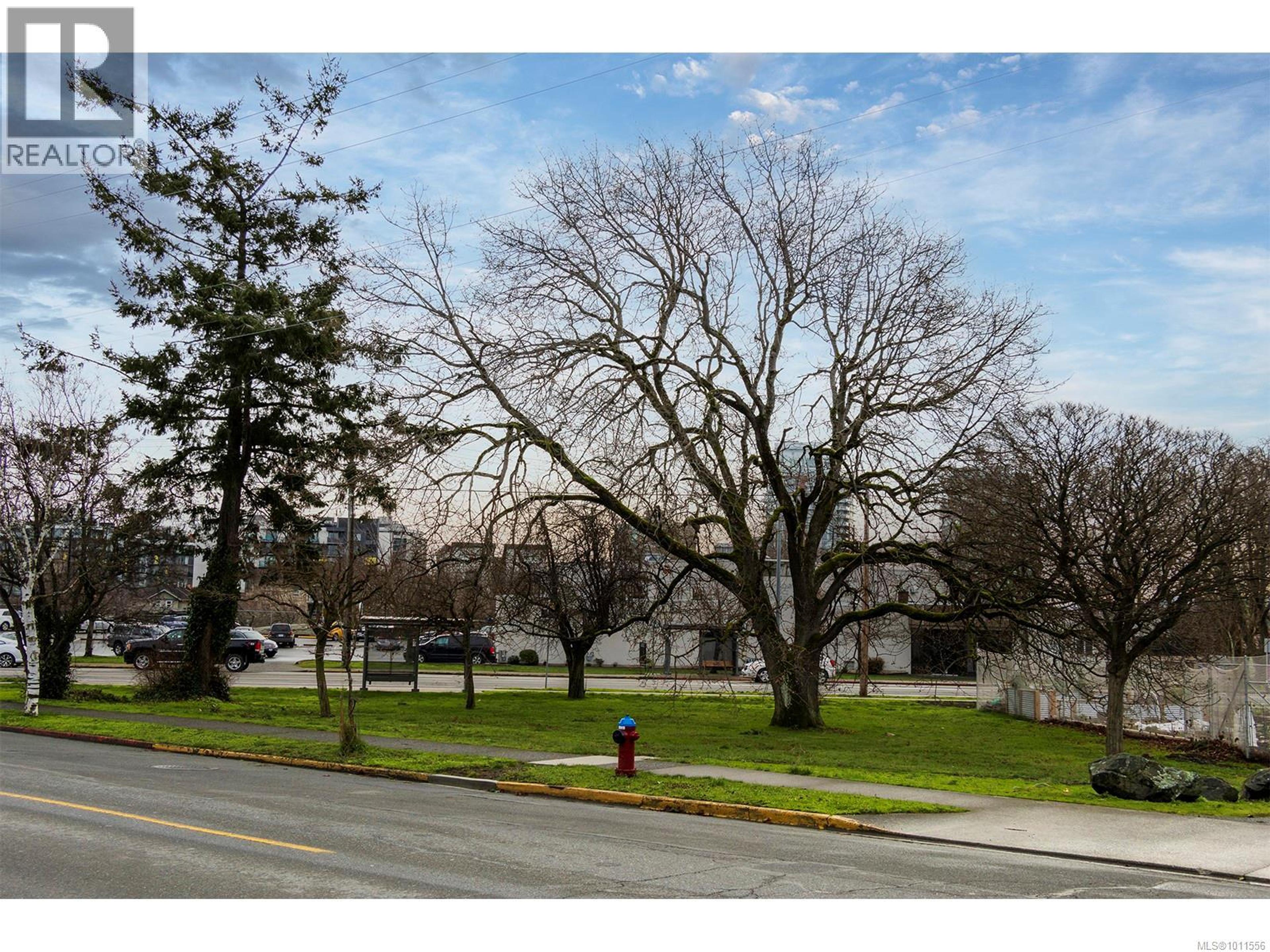#5 230 WILSON ST - Image 16