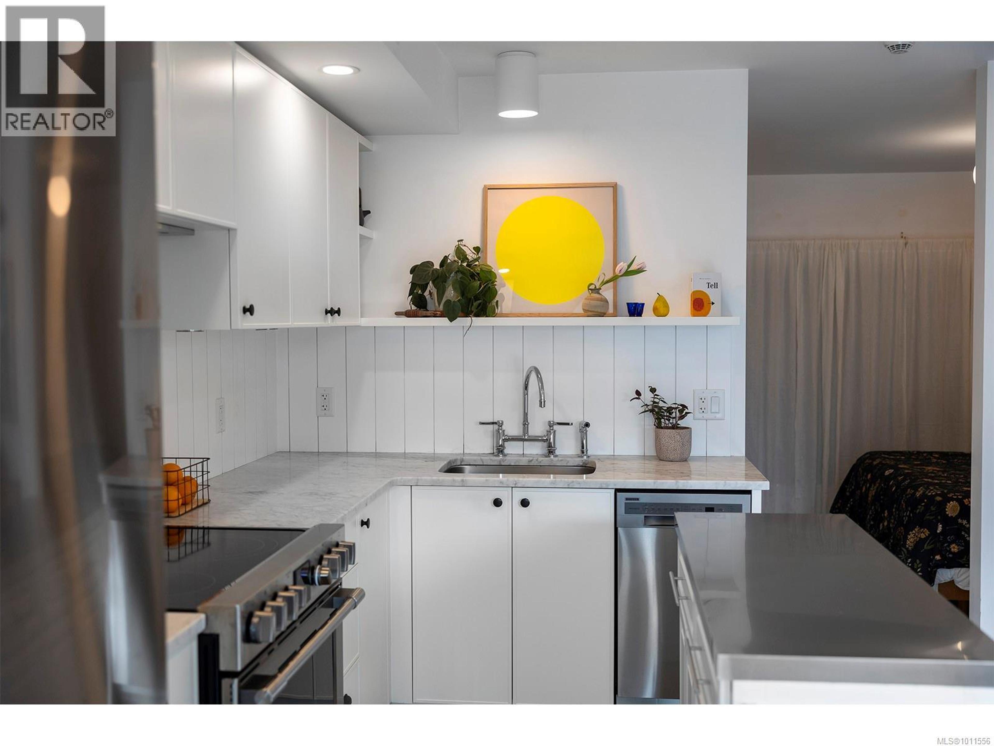#5 230 WILSON ST - Image 7
