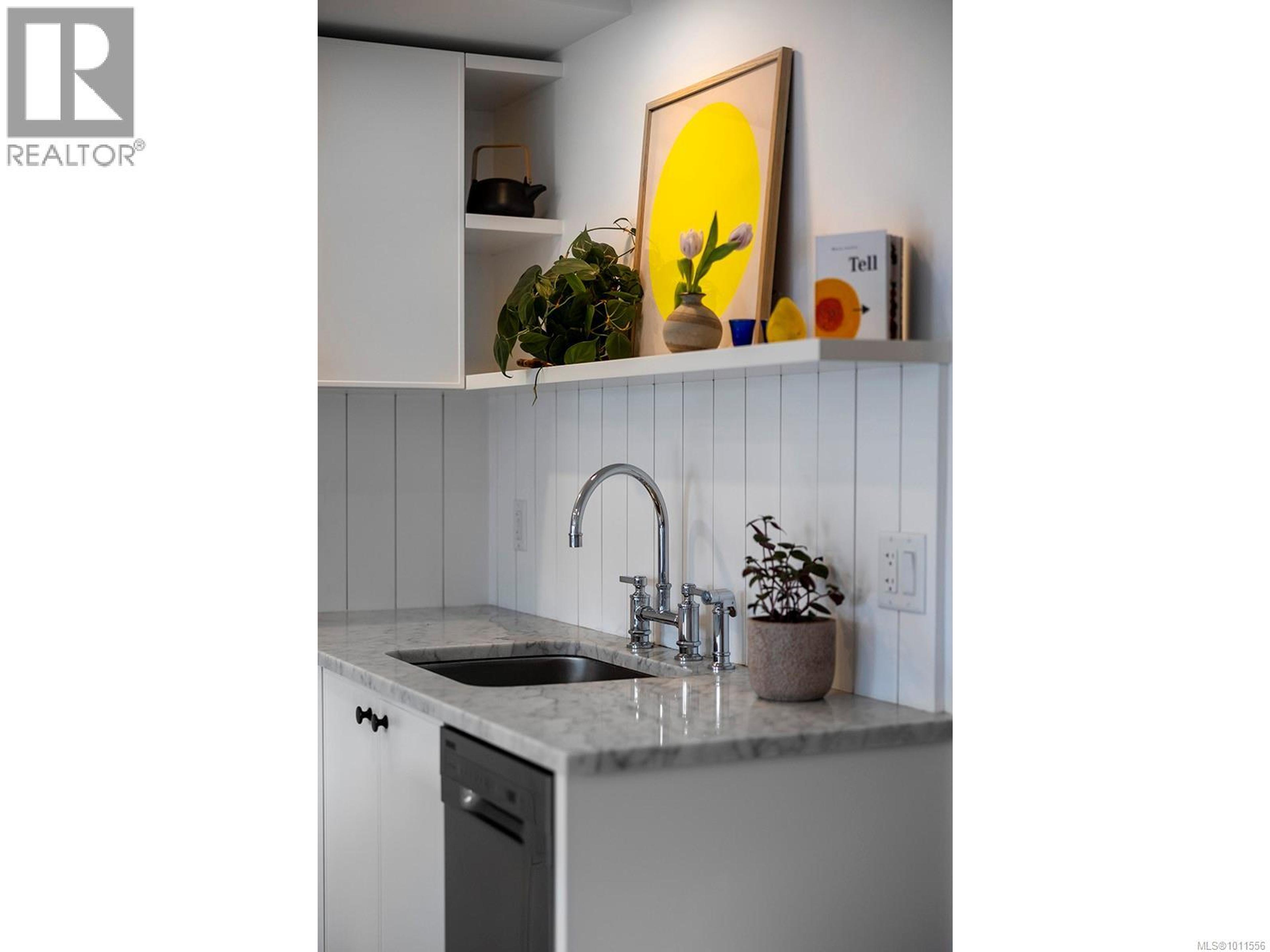 #5 230 WILSON ST - Image 9