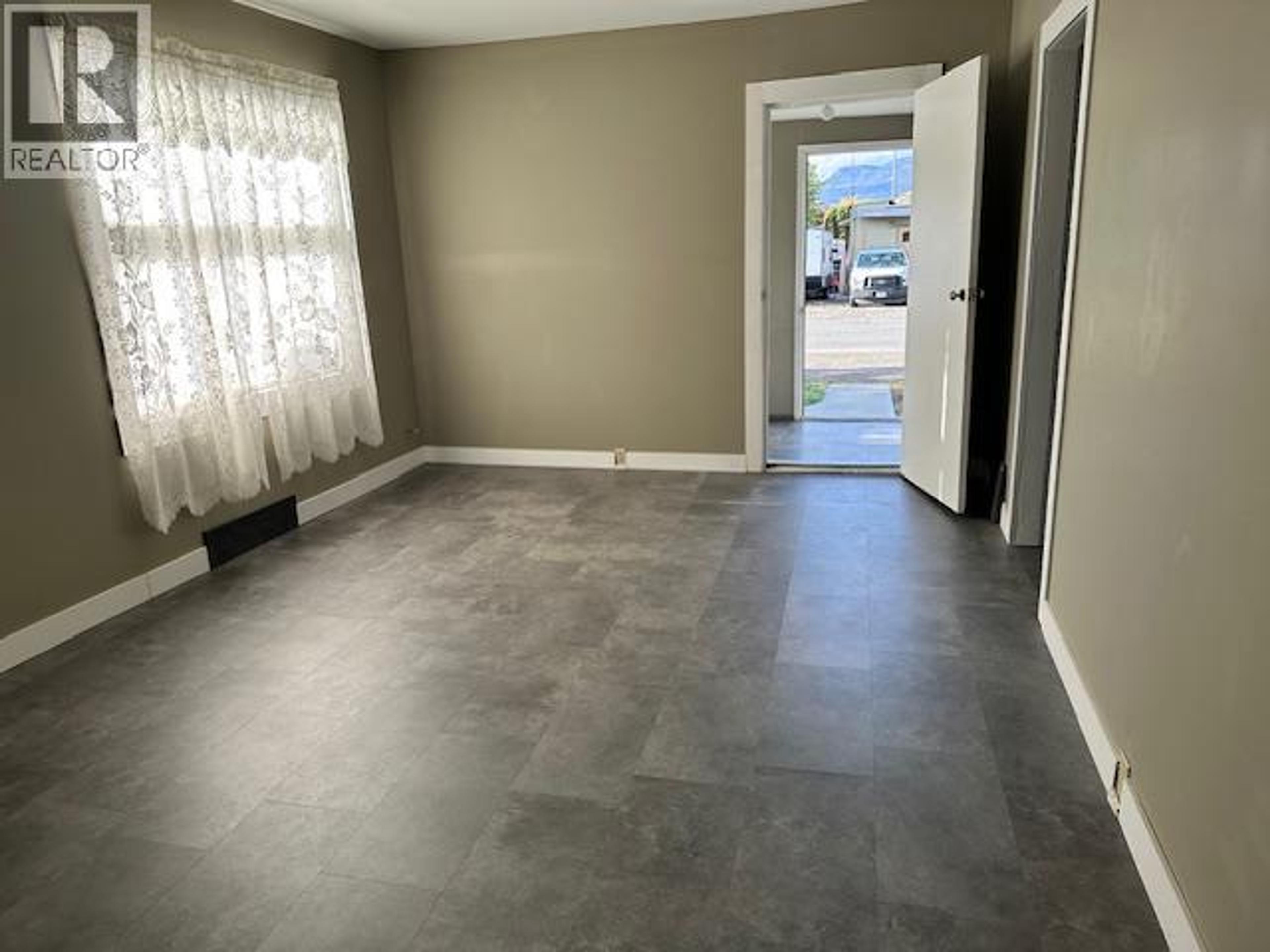 325 WILLOW STREET - Image 4