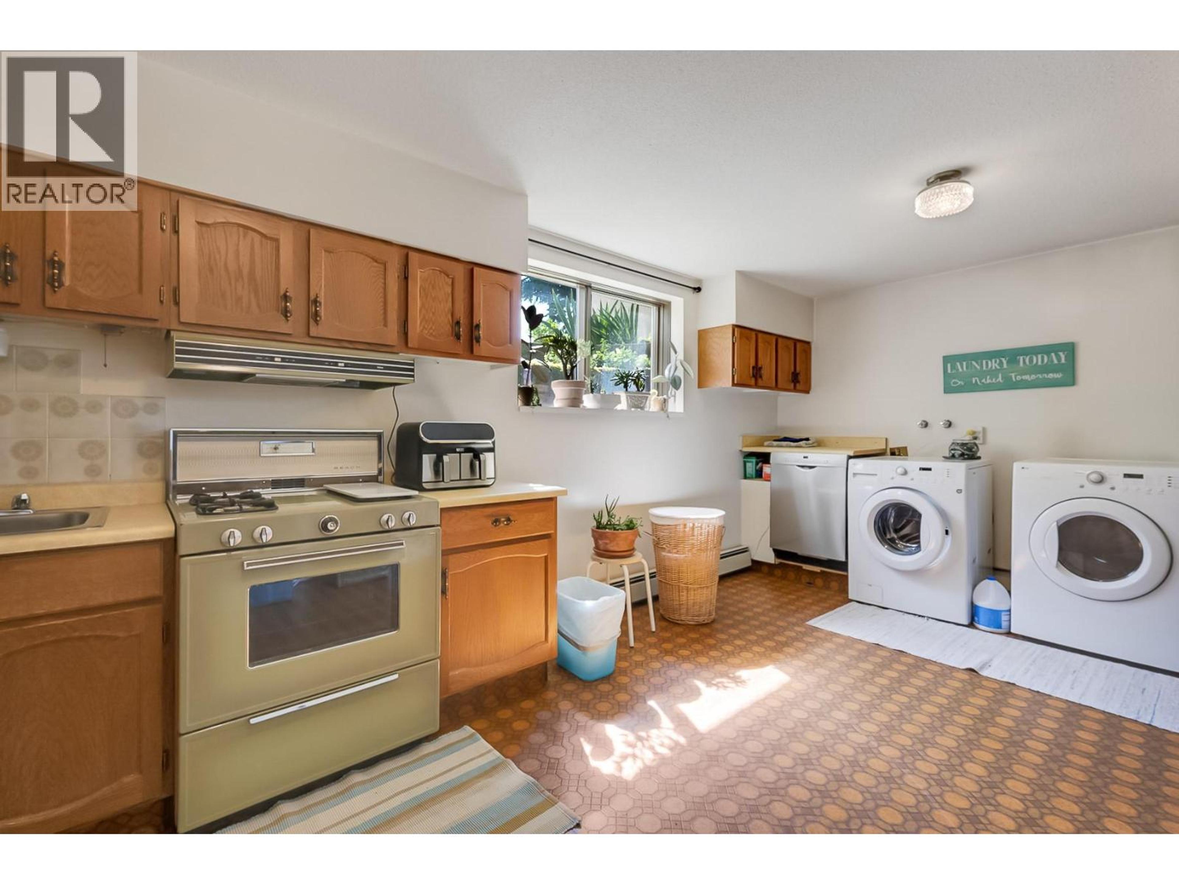1590 WILLOW CRESCENT - Image 28