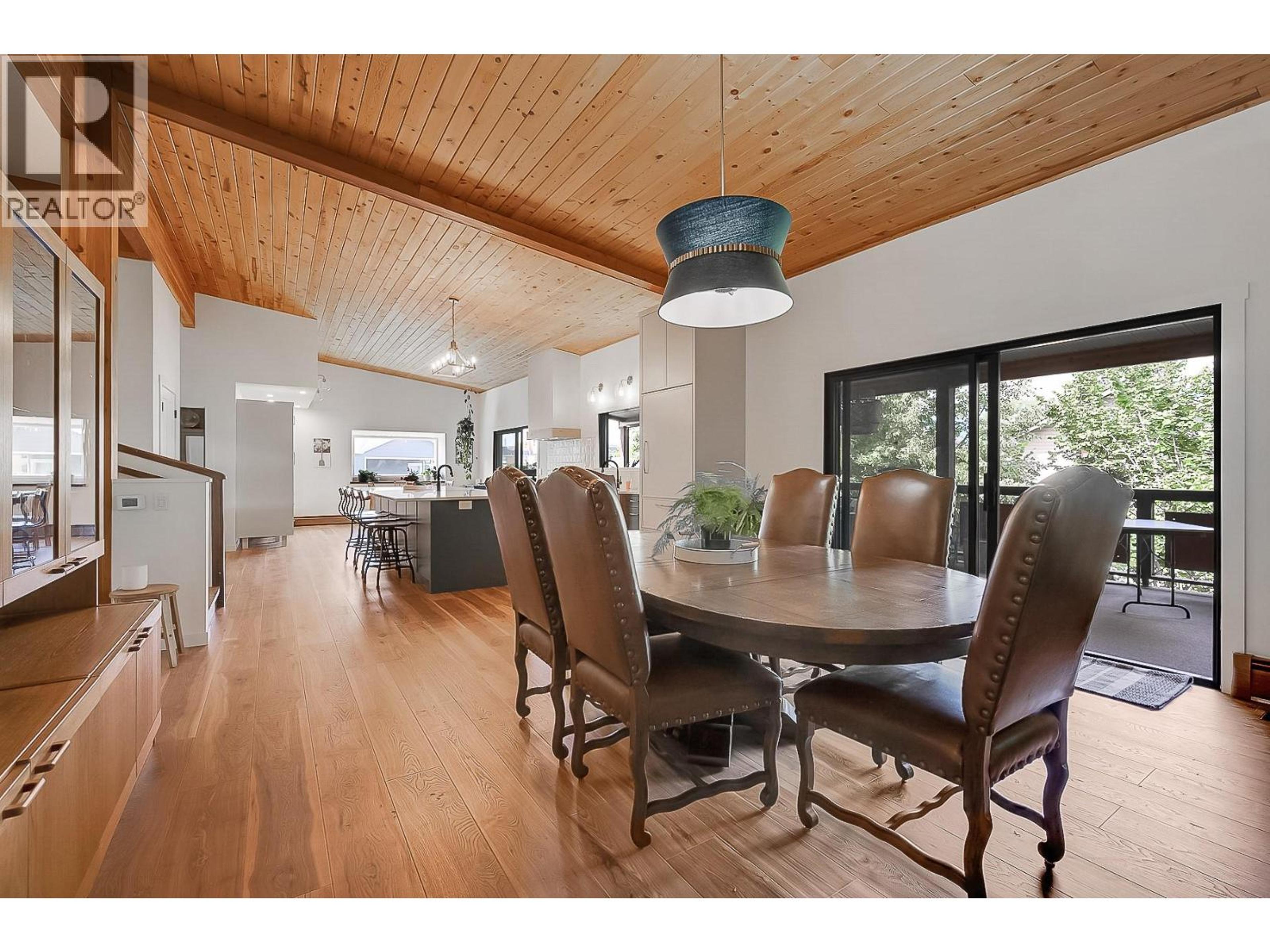 1590 WILLOW CRESCENT - Image 9