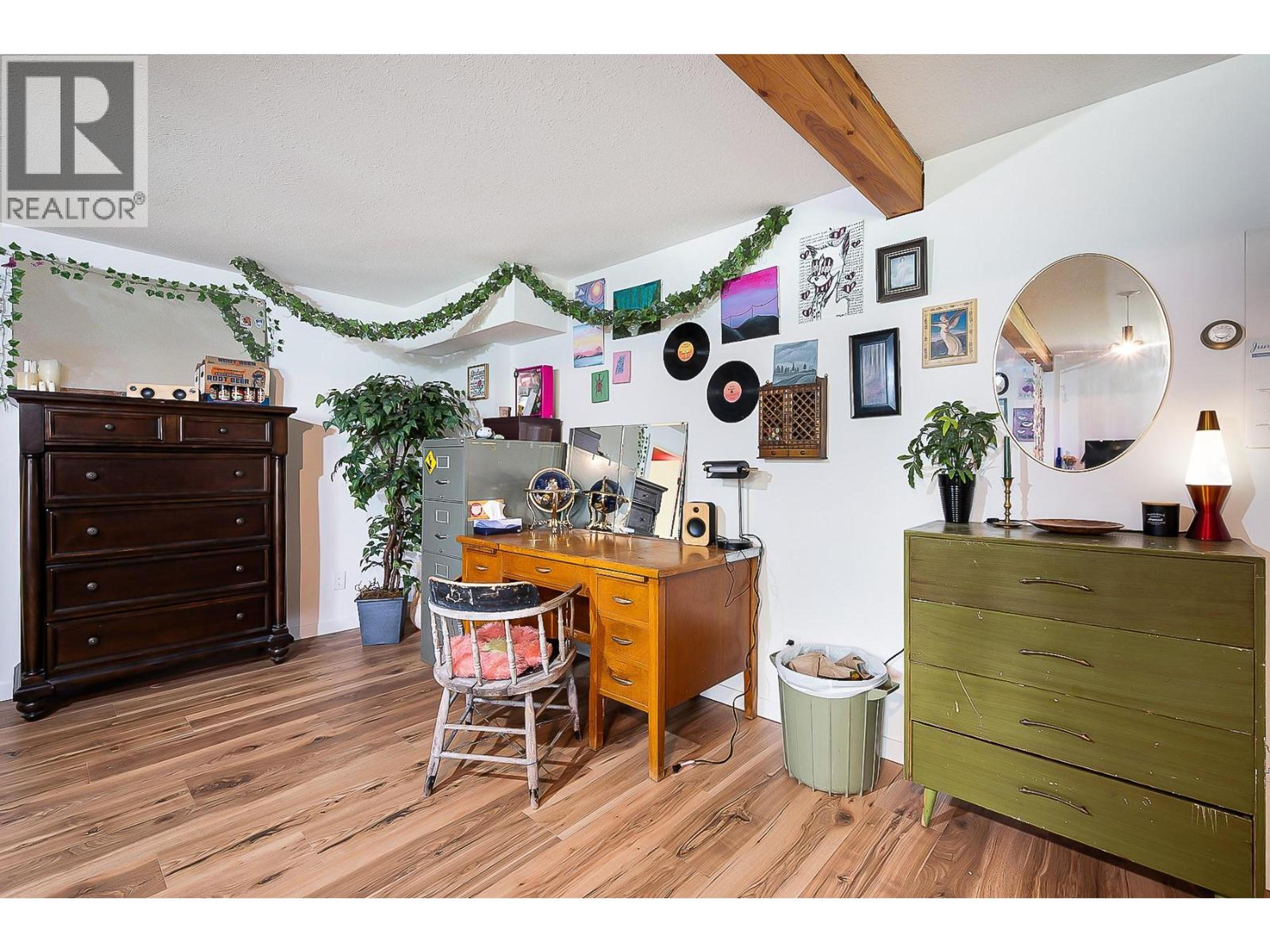 1590 WILLOW CRESCENT - Image 32