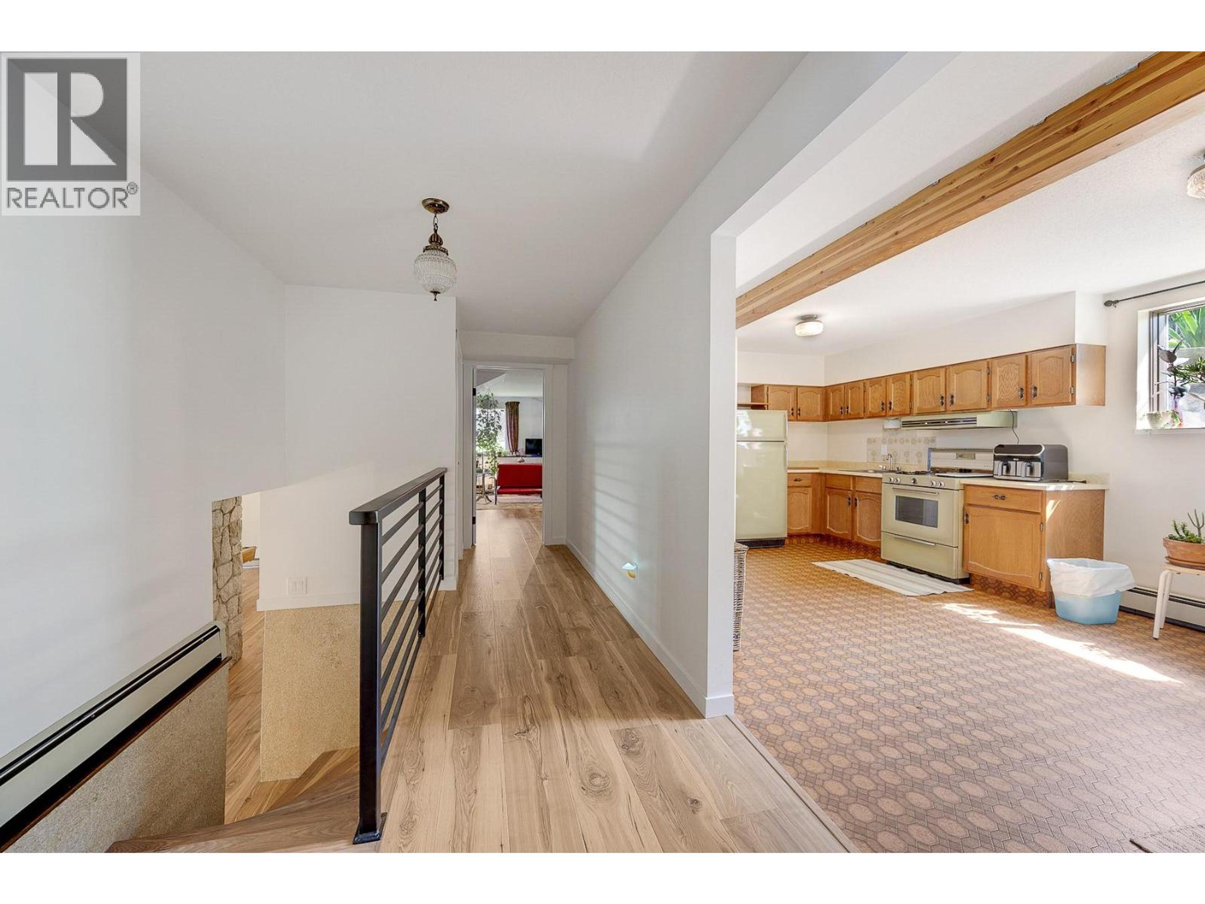 1590 WILLOW CRESCENT - Image 27