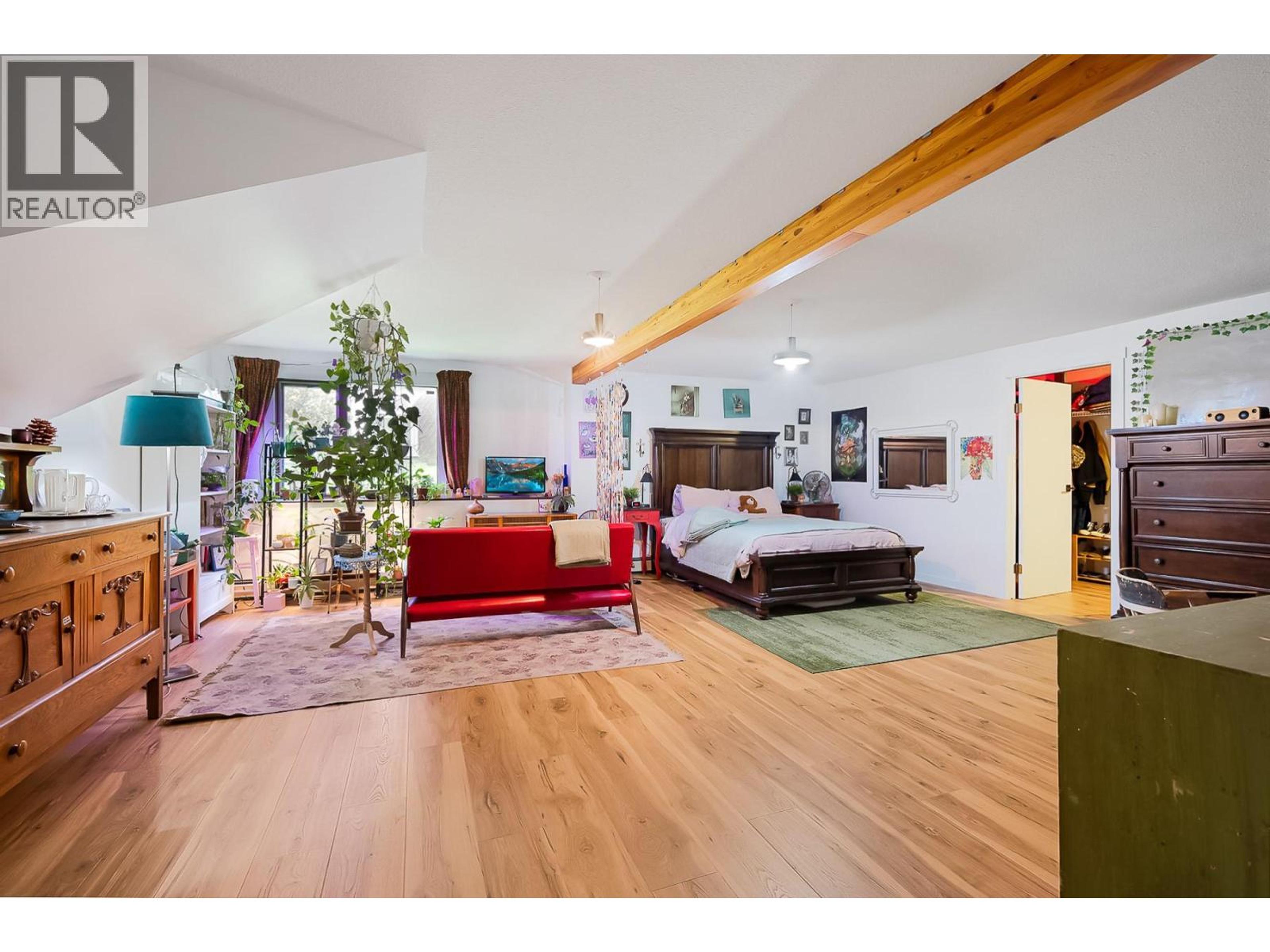 1590 WILLOW CRESCENT - Image 30
