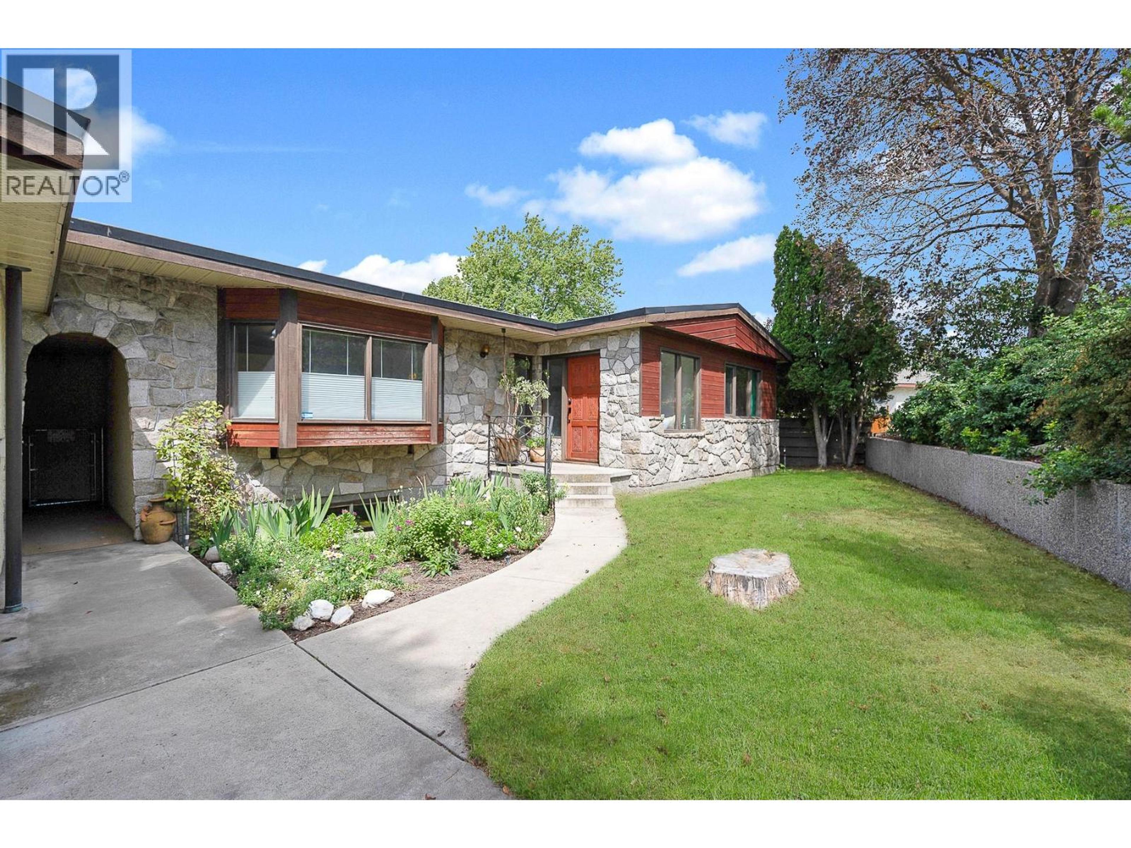 1590 WILLOW CRESCENT - Image 2
