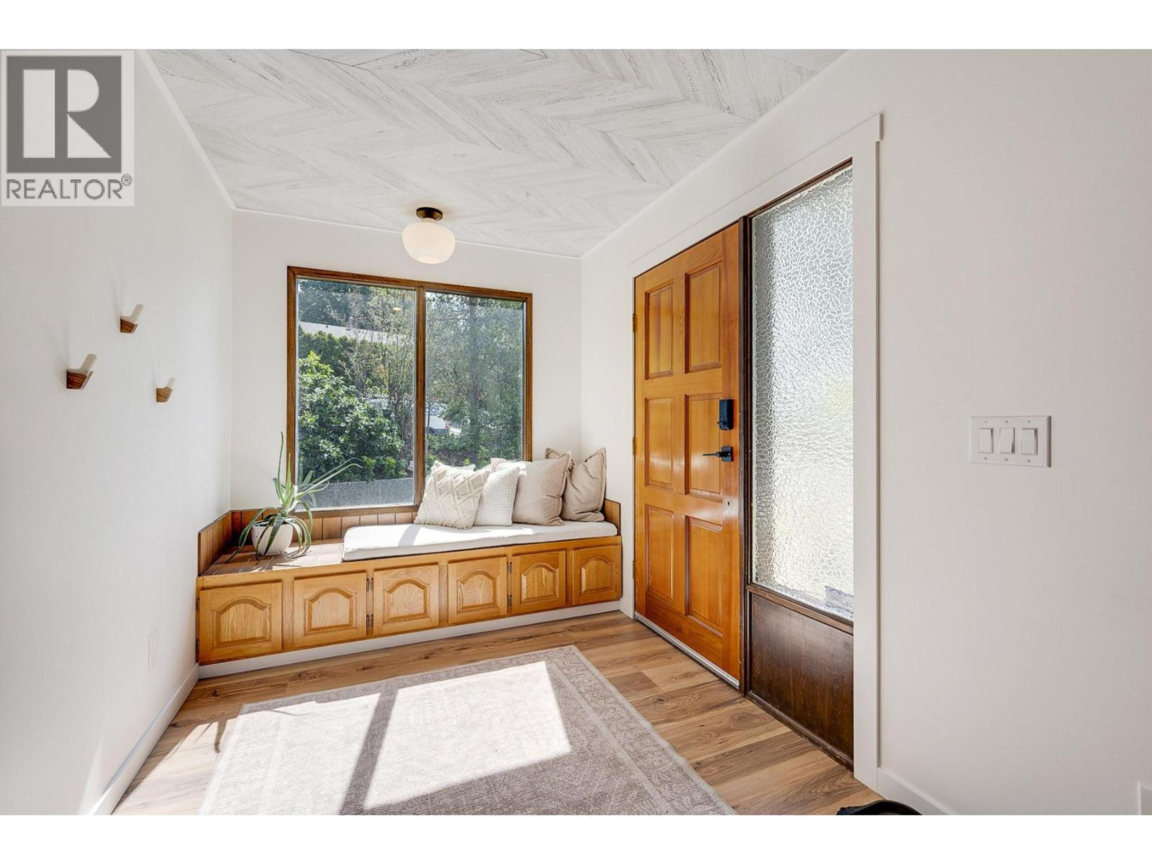 1590 WILLOW CRESCENT - Image 3