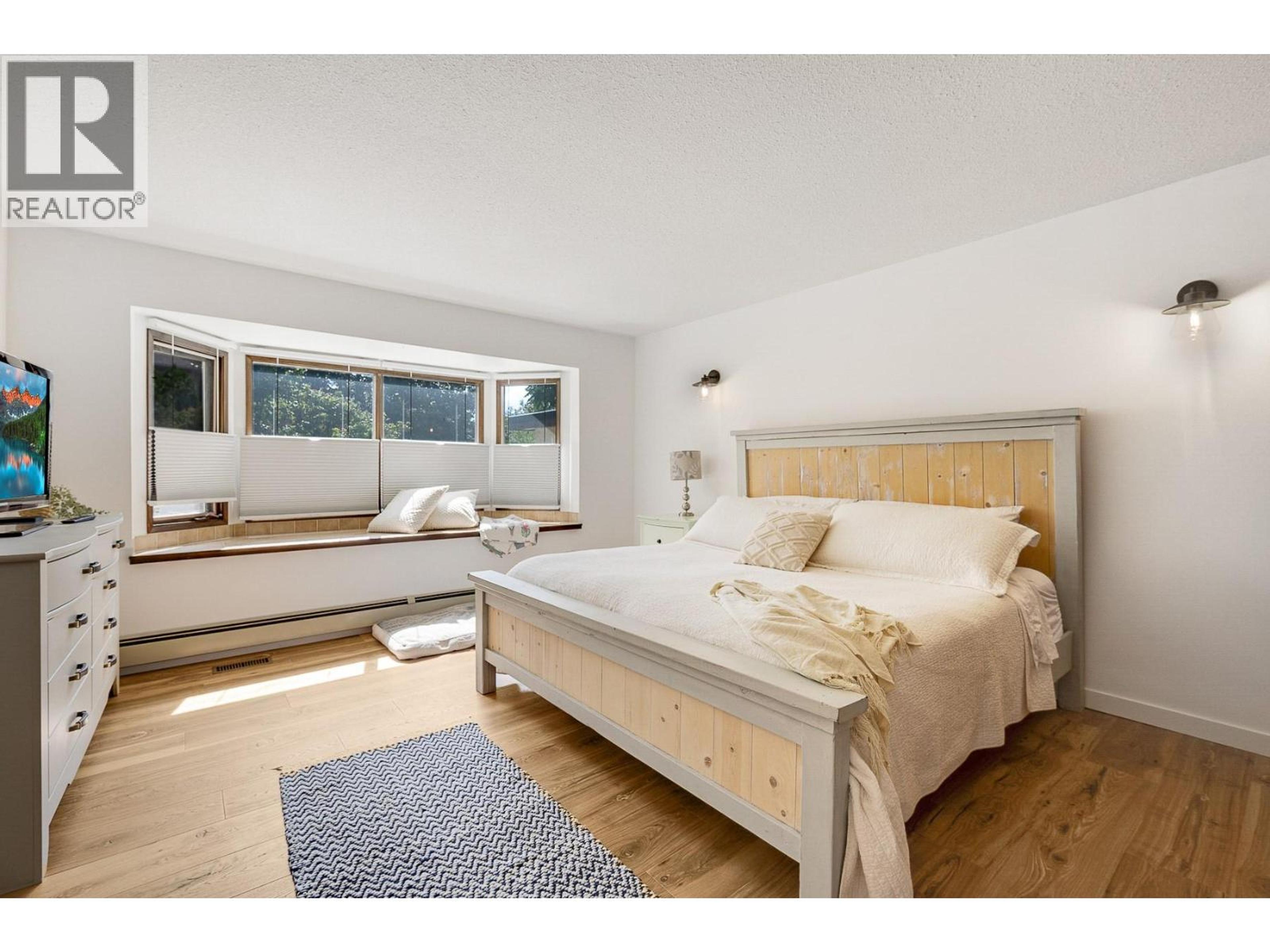 1590 WILLOW CRESCENT - Image 18