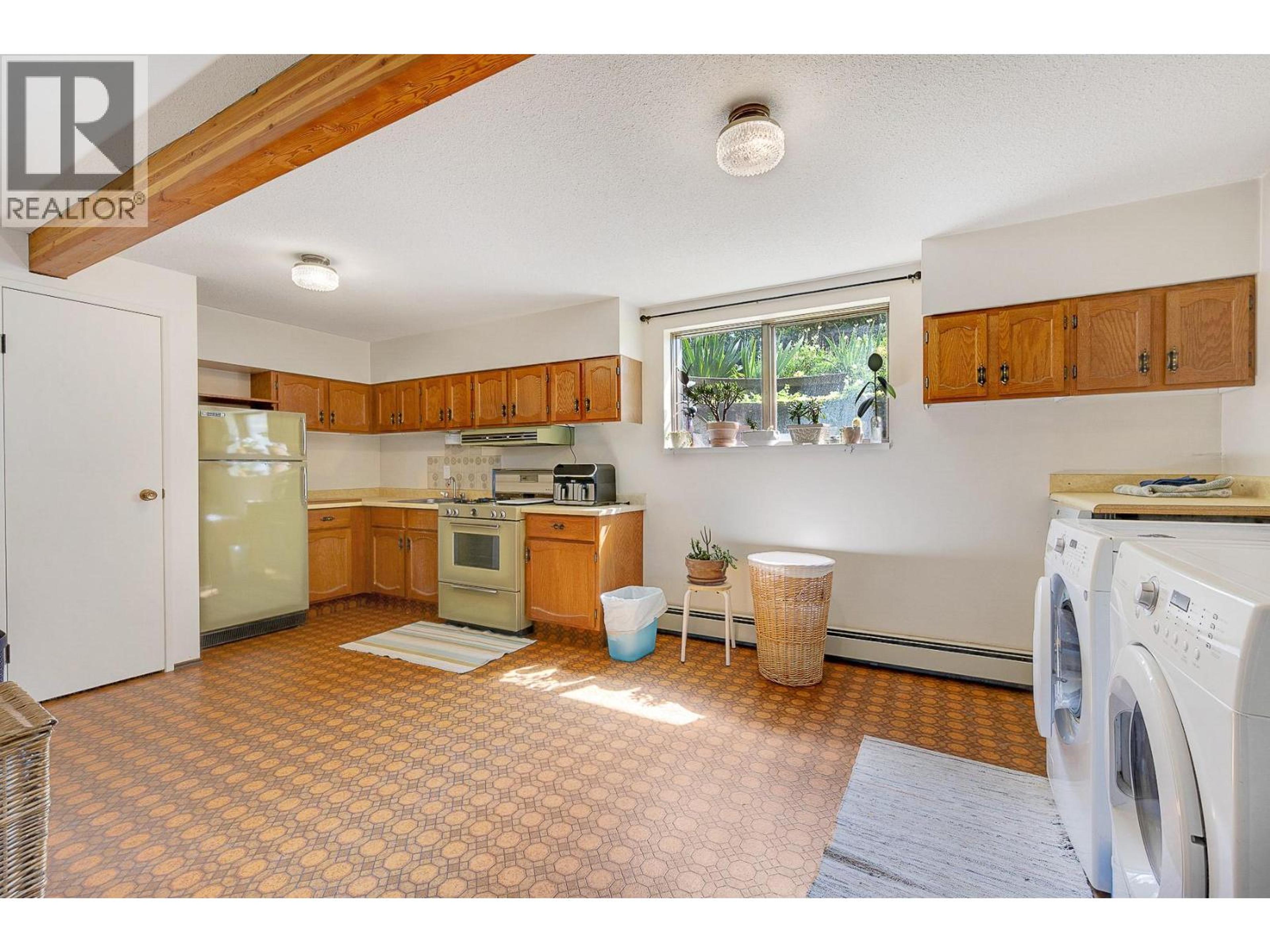 1590 WILLOW CRESCENT - Image 29