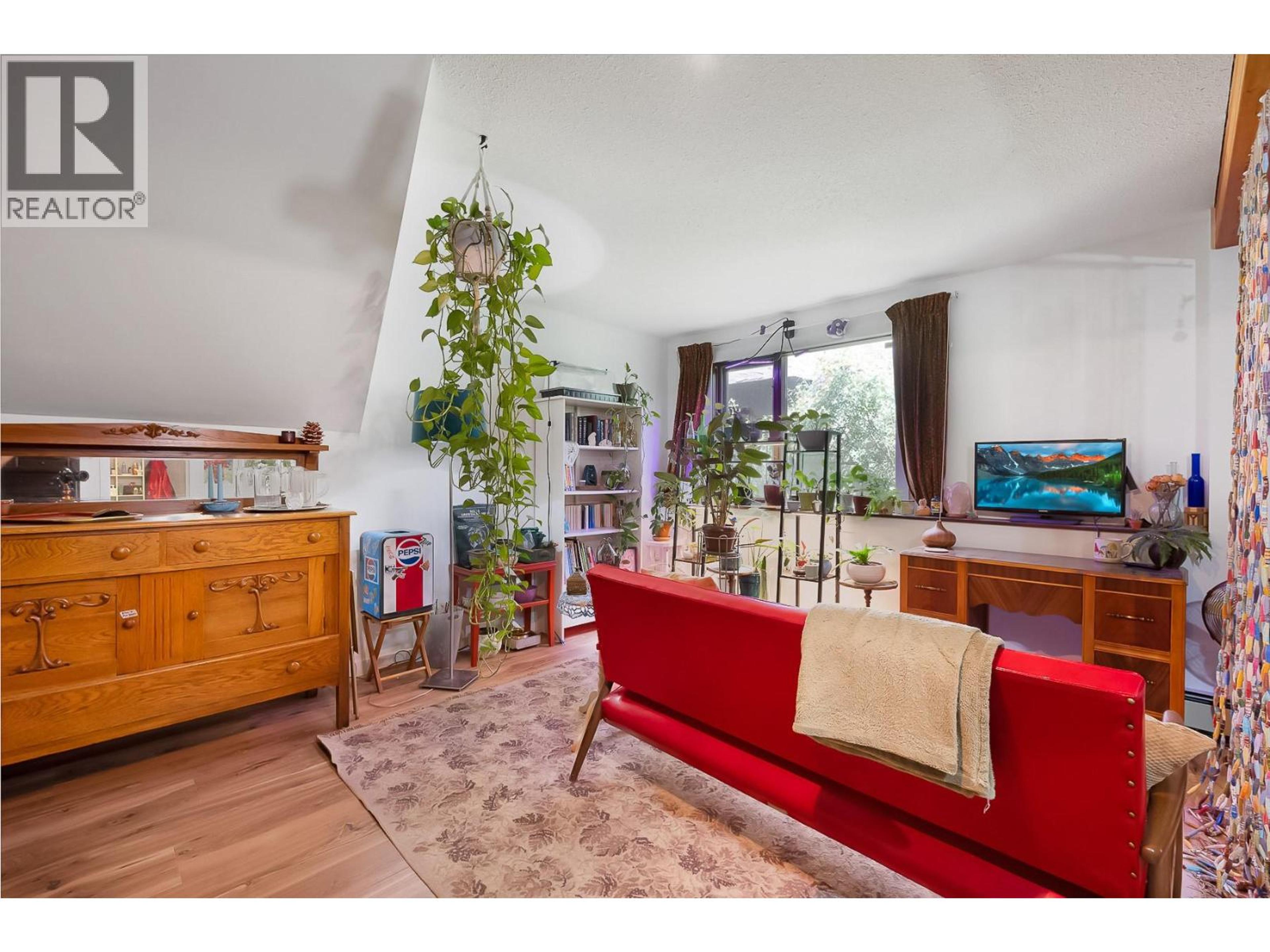 1590 WILLOW CRESCENT - Image 33