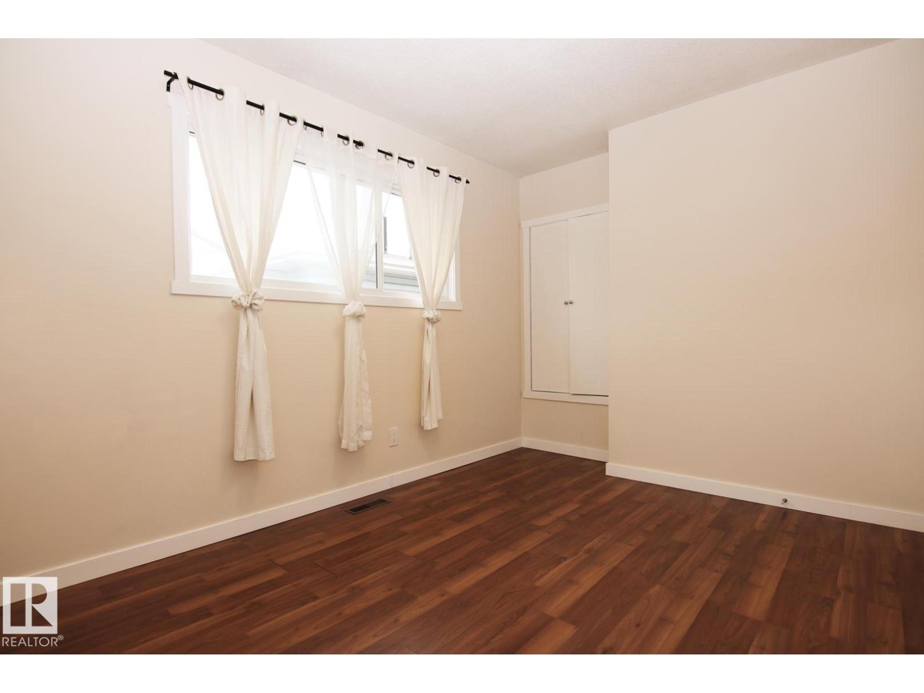 4304 121 AV NW - Image 21