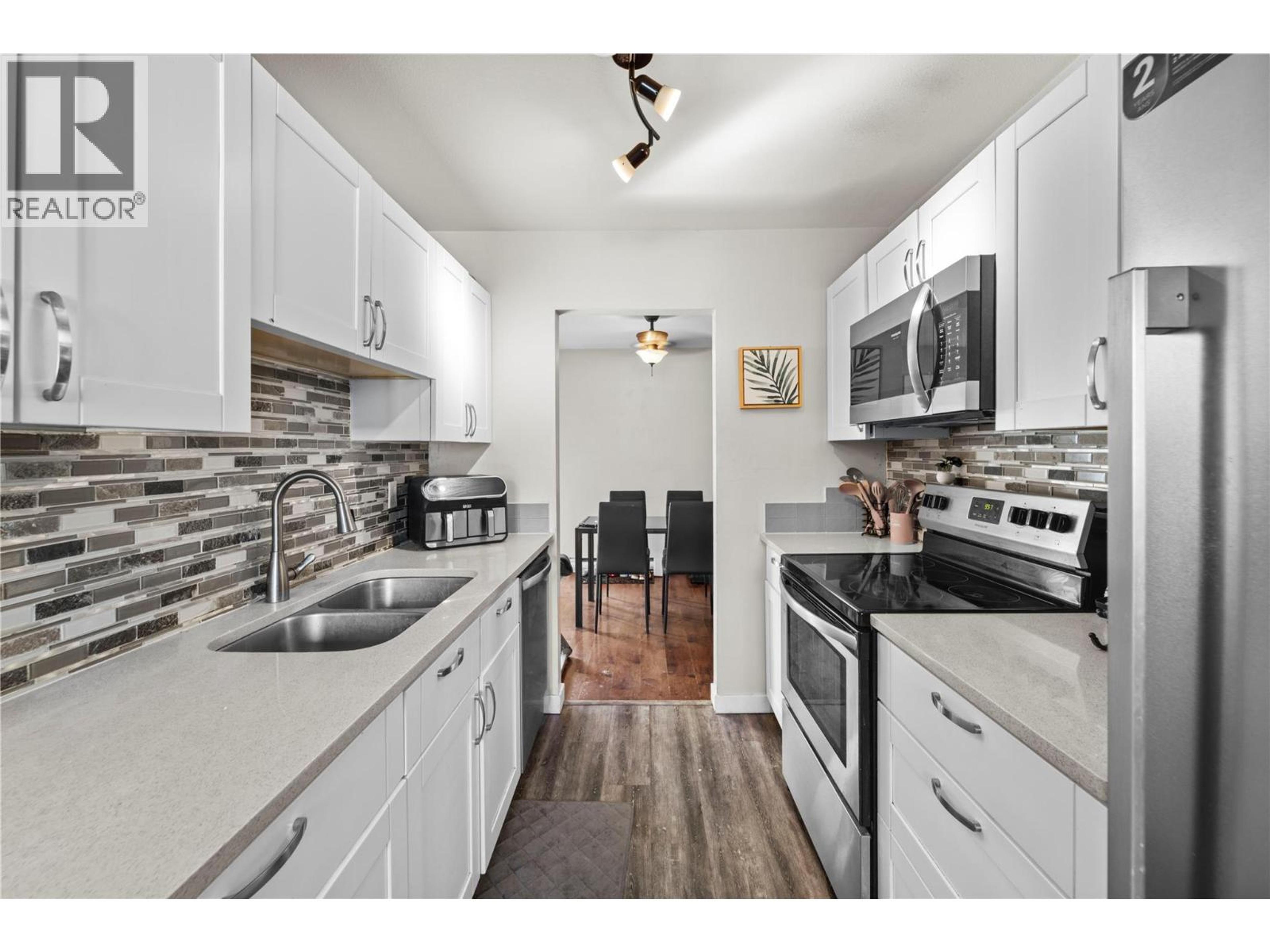 #4 700 COLLINGWOOD DRIVE - Image 4