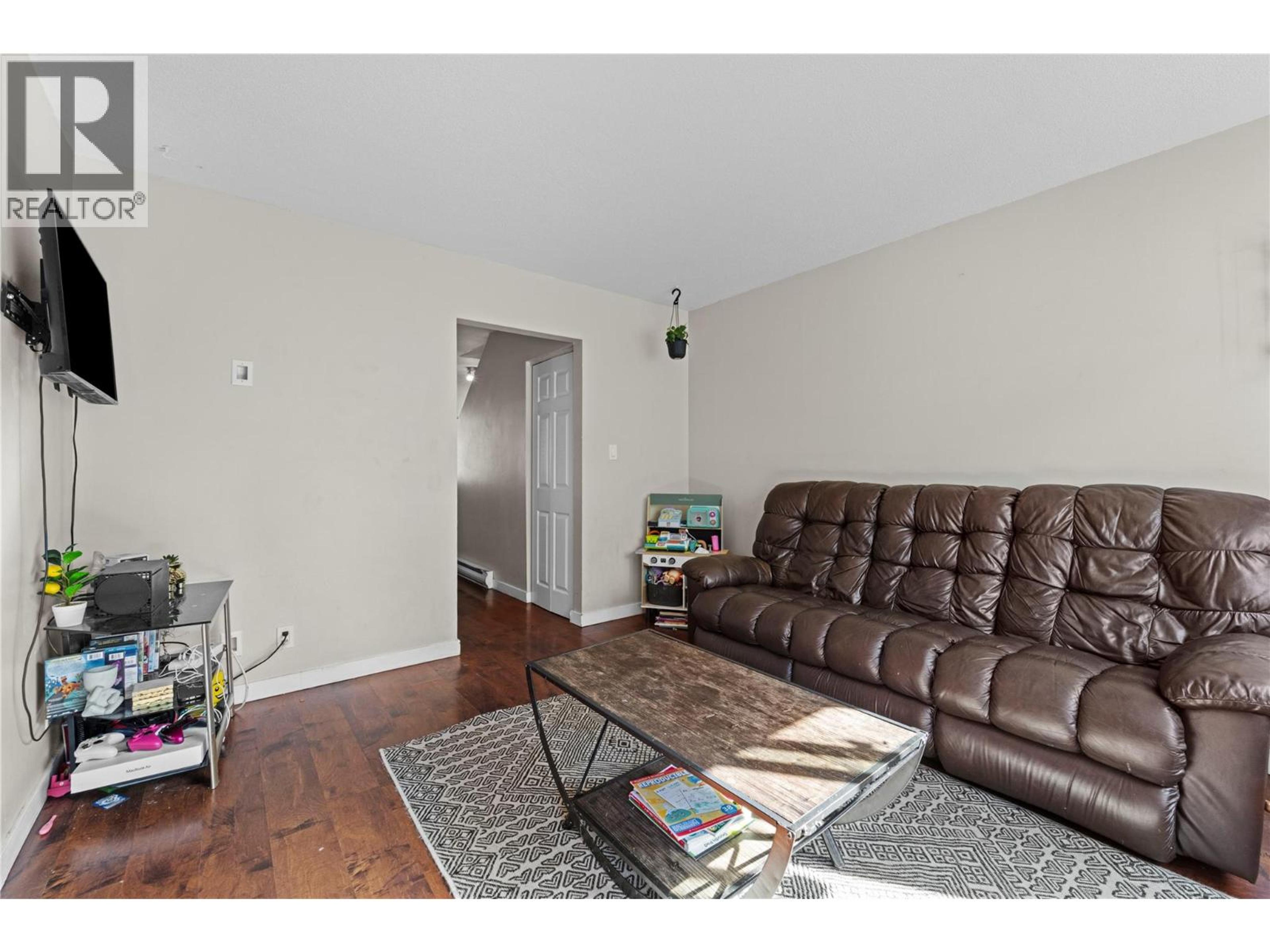 #4 700 COLLINGWOOD DRIVE - Image 8