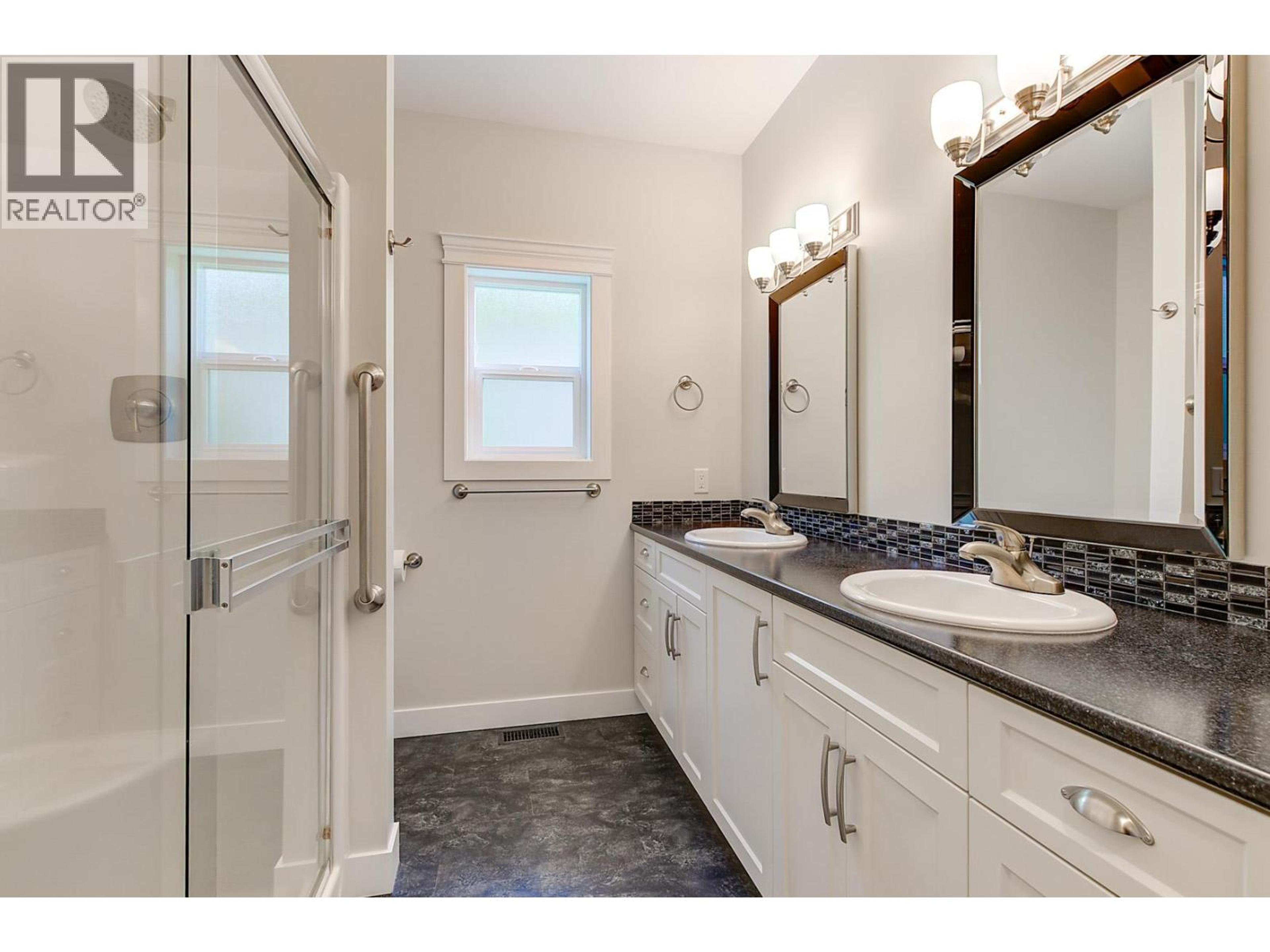 2097 ACORN CRESCENT - Image 32