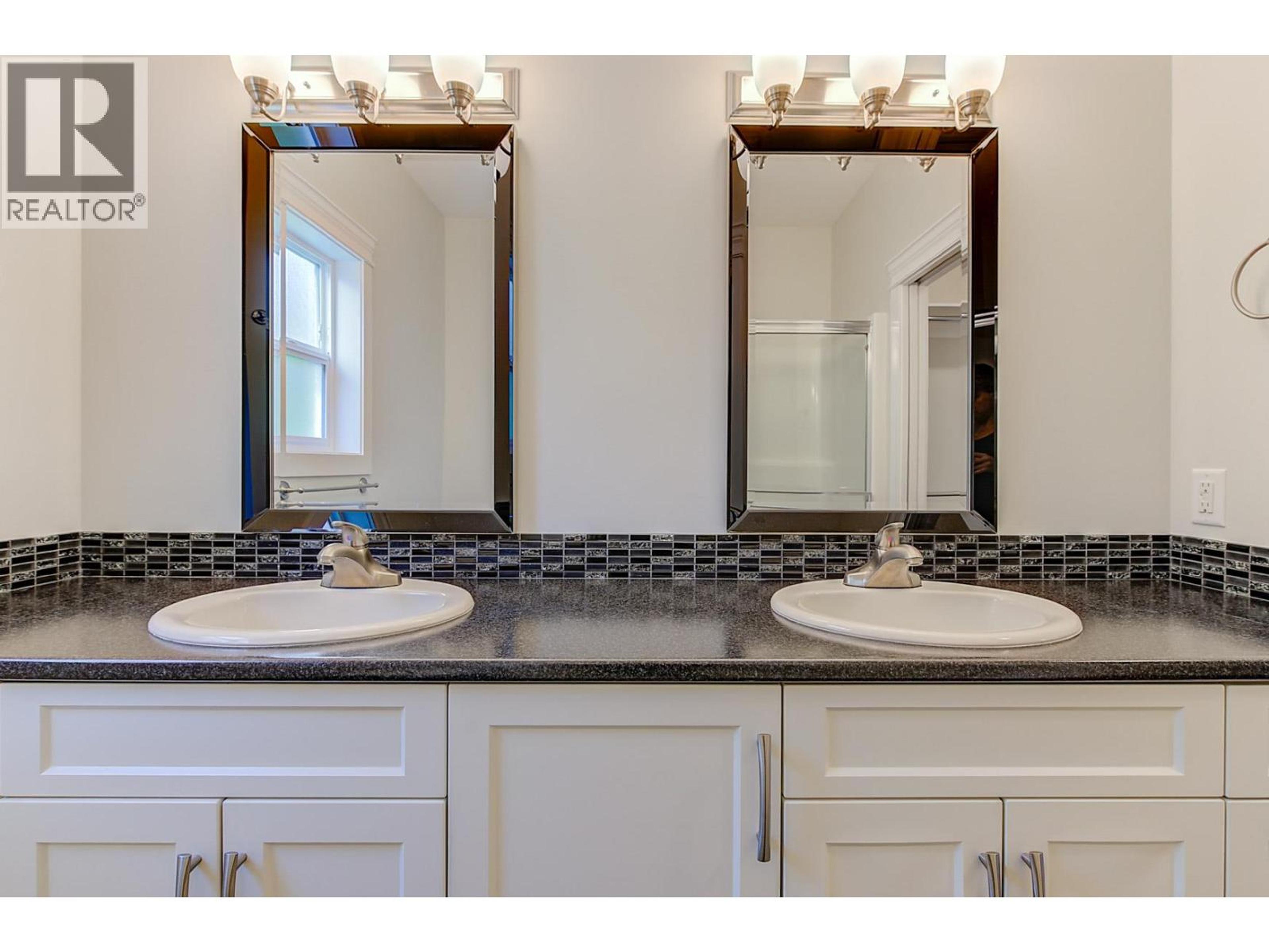 2097 ACORN CRESCENT - Image 33